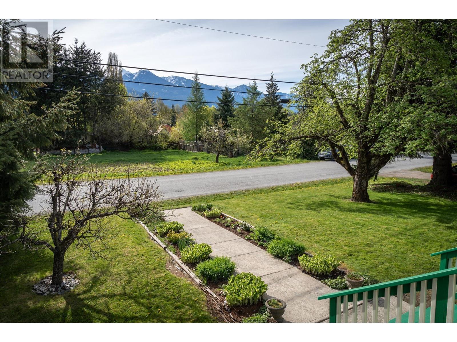 403 8Th S Street, Kaslo, BC - Outdoor With View