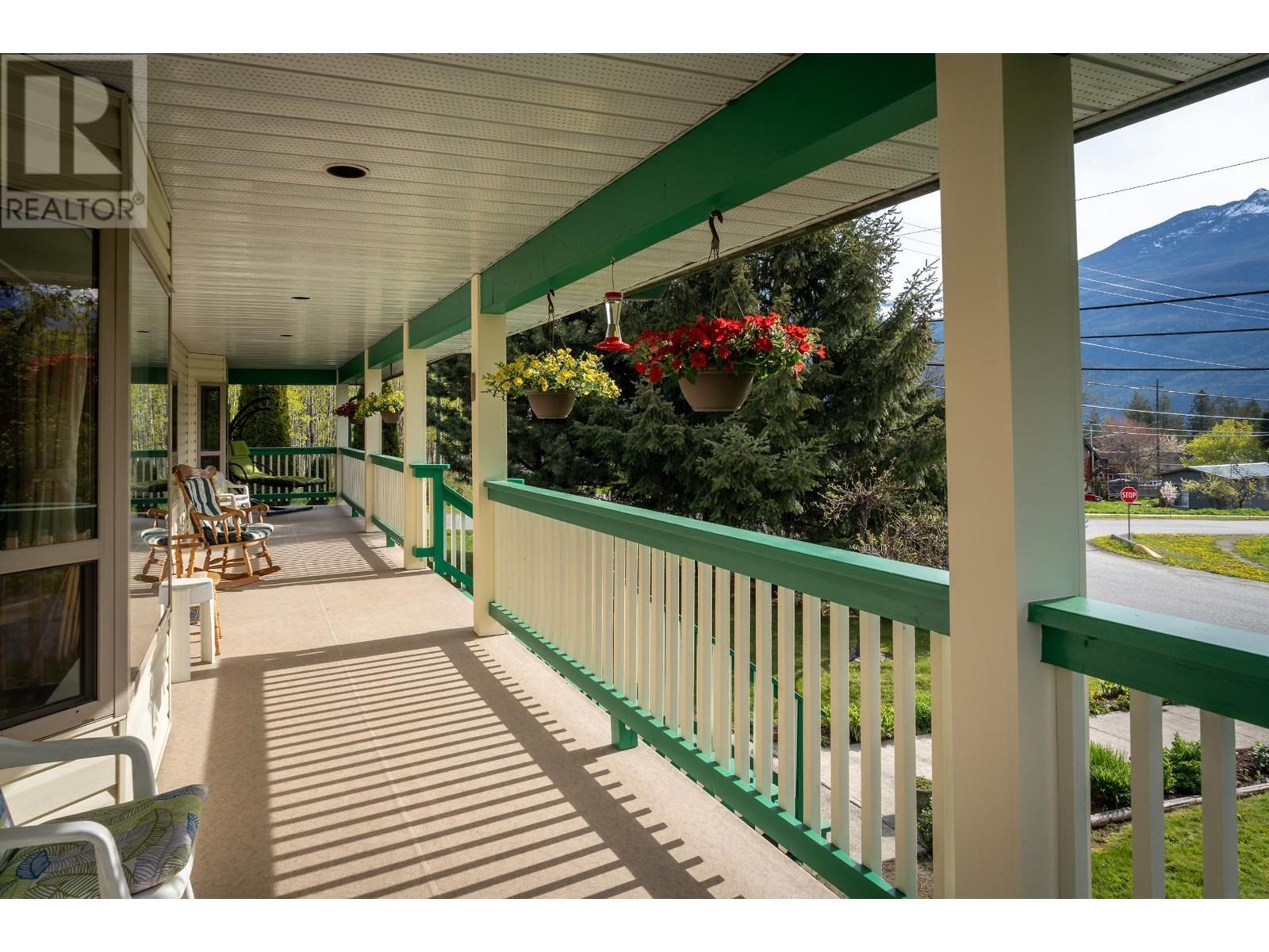 403 8Th S Street, Kaslo, BC - Outdoor With Deck Patio Veranda With Exterior