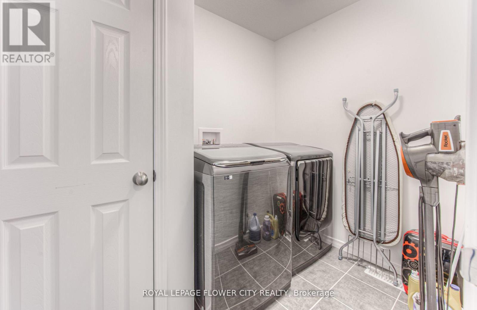 Main - 51 Beauchamp Drive, Cambridge, ON - Indoor Photo Showing Laundry Room