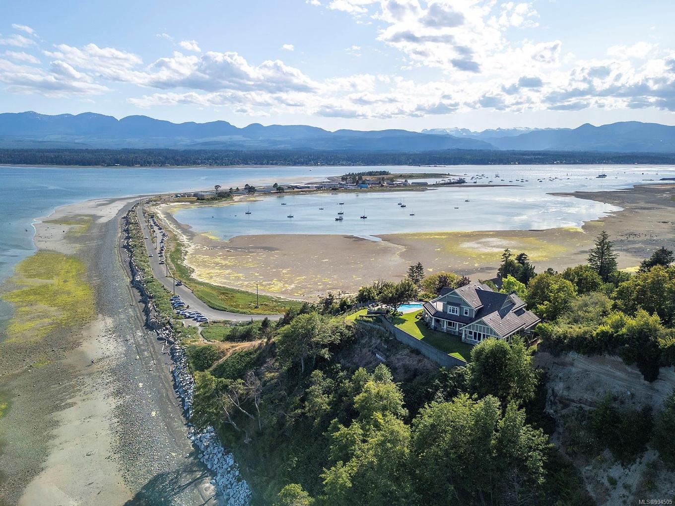 1133 Yates Rd, Comox, BC