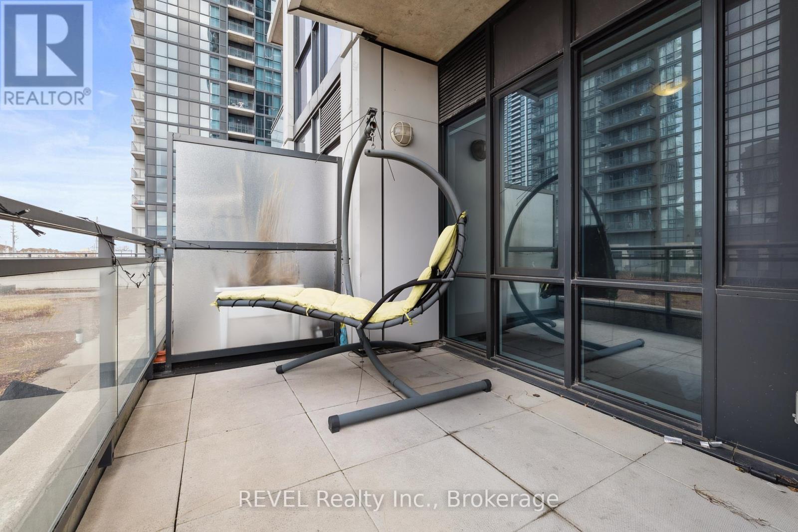 310 - 75 Eglinton Avenue W, Mississauga (Hurontario), ON - Outdoor