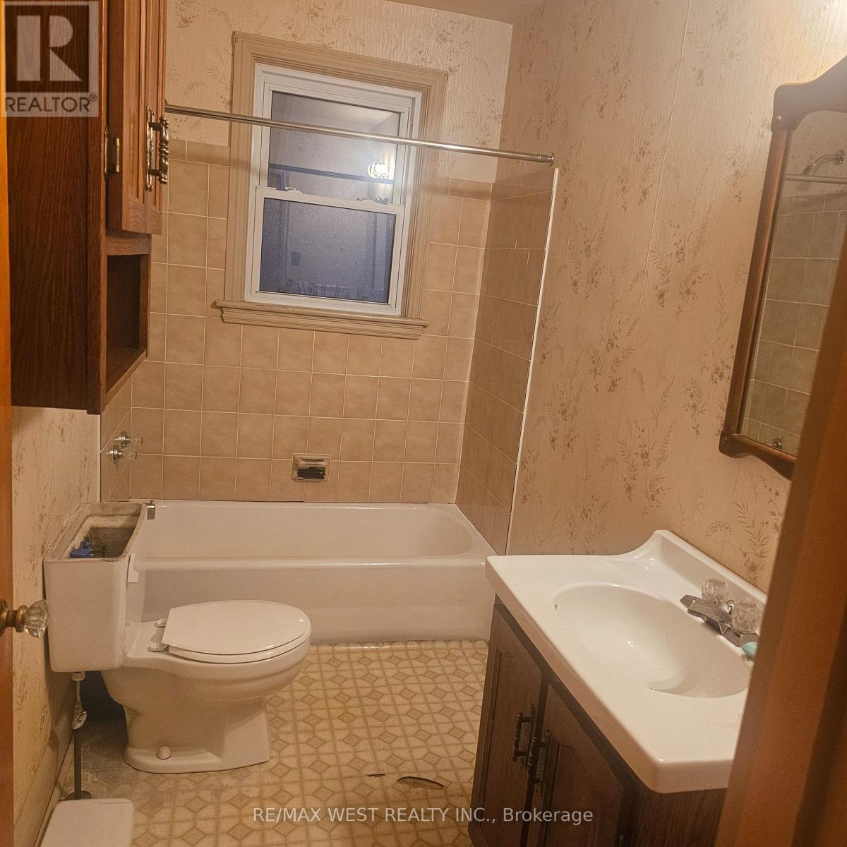204 David Avenue, Hamilton, ON - Indoor Photo Showing Bathroom