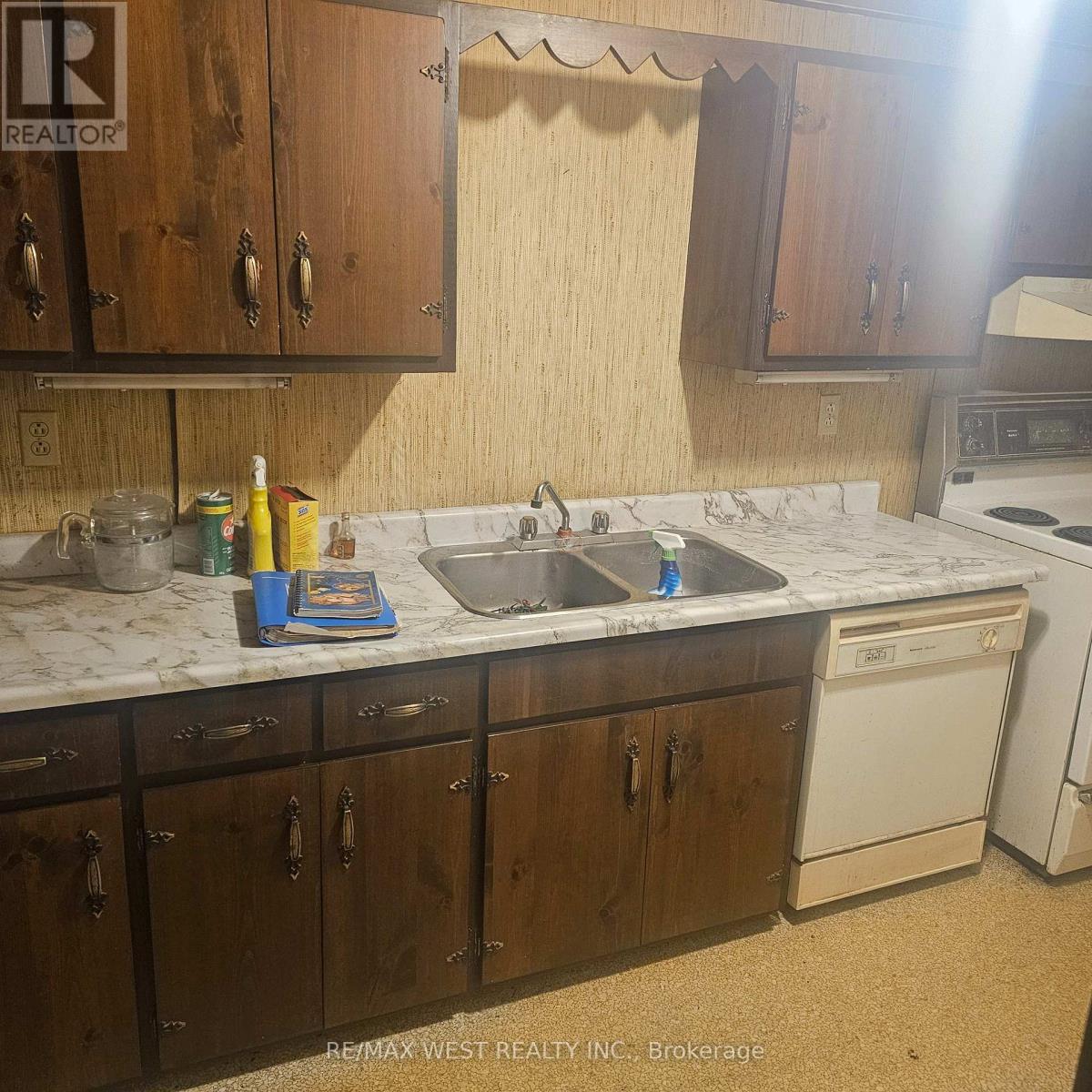204 David Avenue, Hamilton, ON - Indoor Photo Showing Kitchen