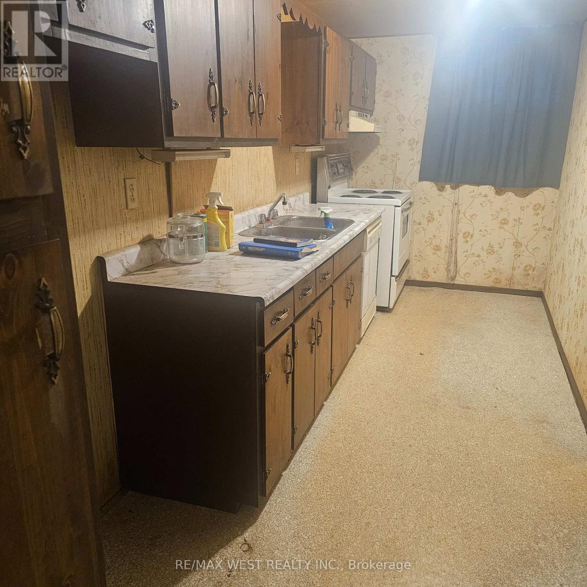 204 David Avenue, Hamilton, ON - Indoor Photo Showing Kitchen