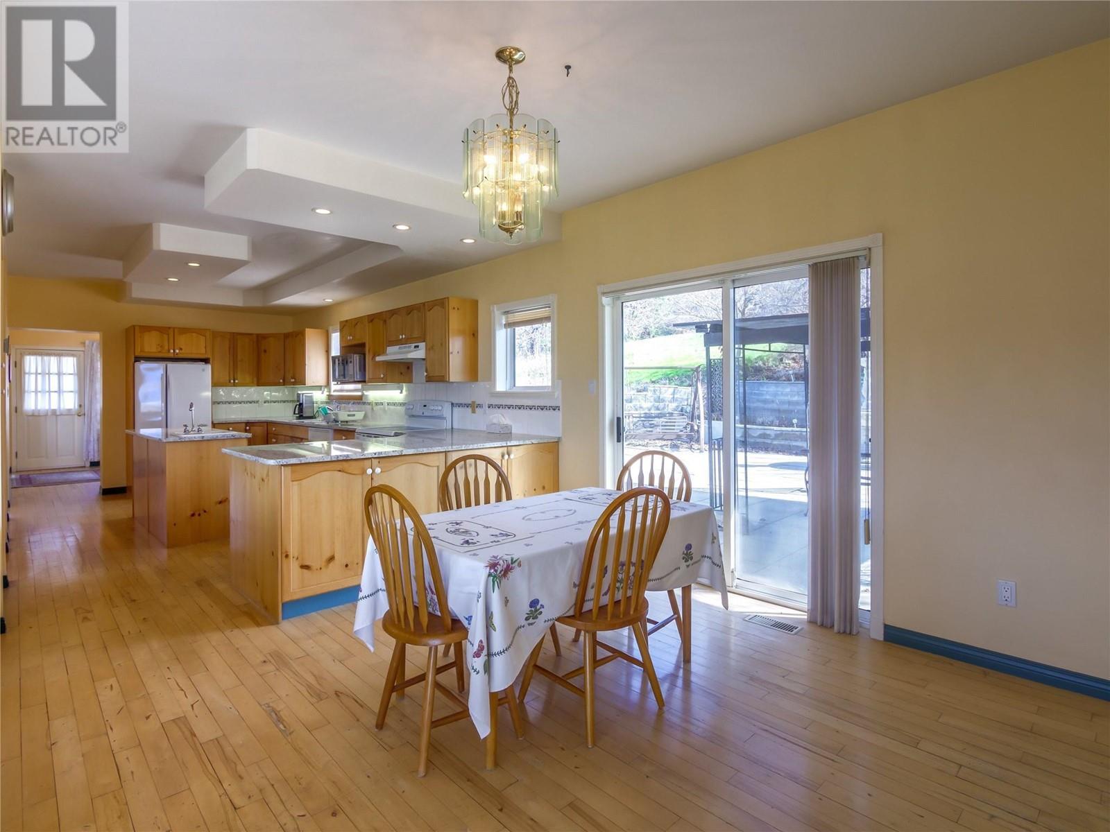 950 Boothe Road, Naramata, BC - Indoor Photo Showing Dining Room