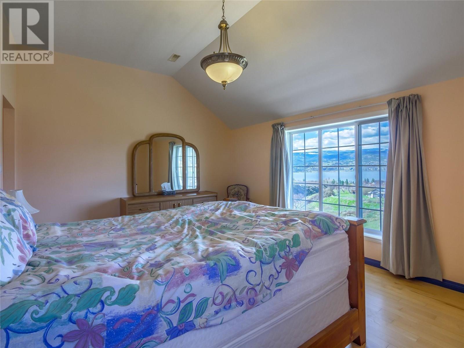 950 Boothe Road, Naramata, BC - Indoor Photo Showing Bedroom