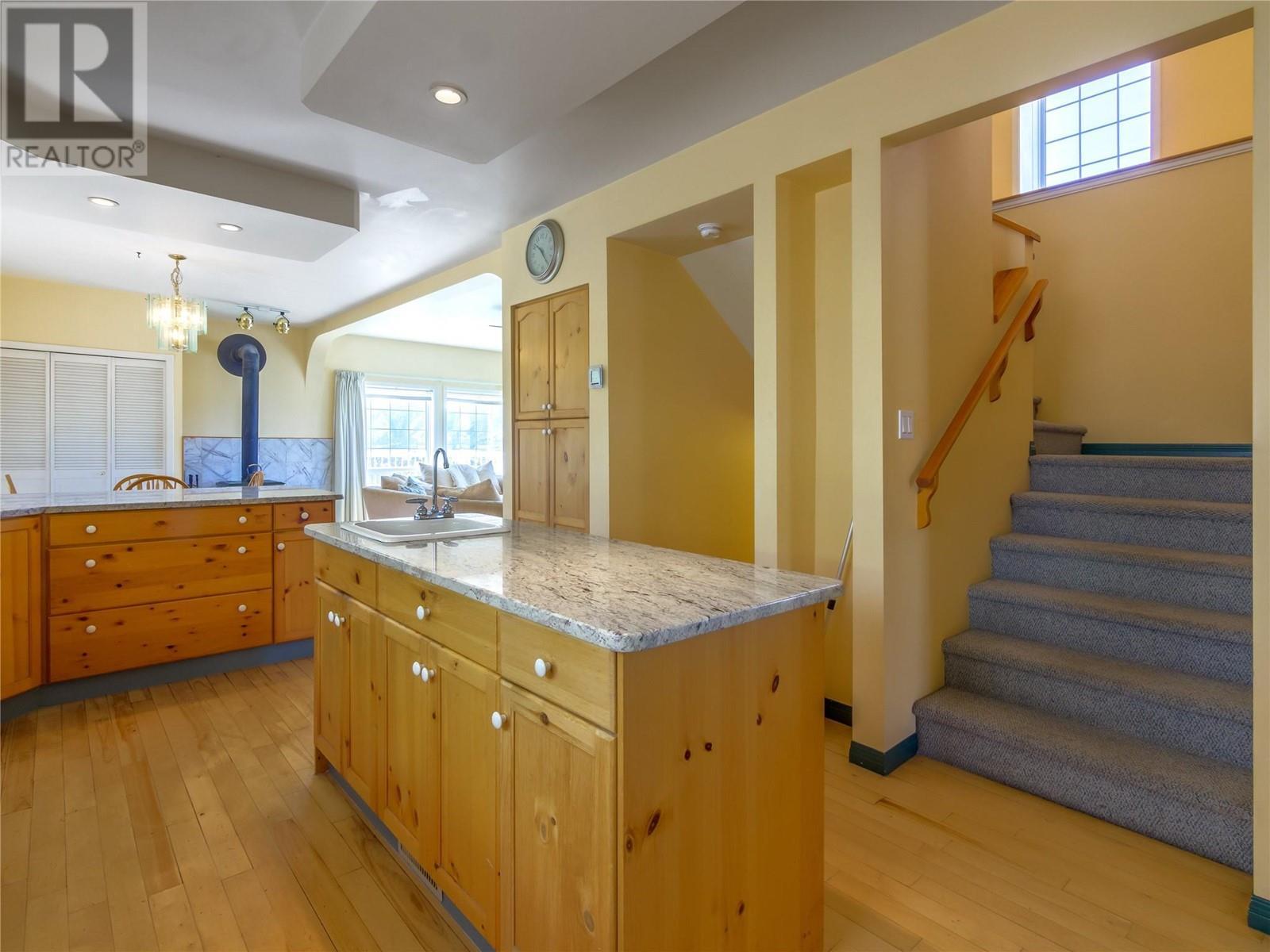 950 Boothe Road, Naramata, BC - Indoor