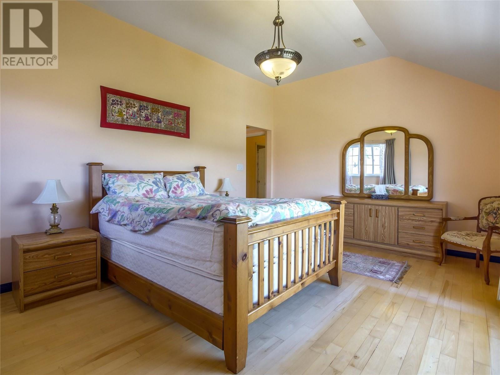 950 Boothe Road, Naramata, BC - Indoor Photo Showing Bedroom