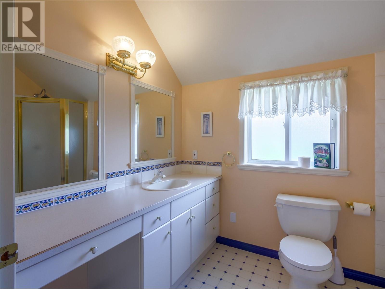950 Boothe Road, Naramata, BC - Indoor Photo Showing Bathroom