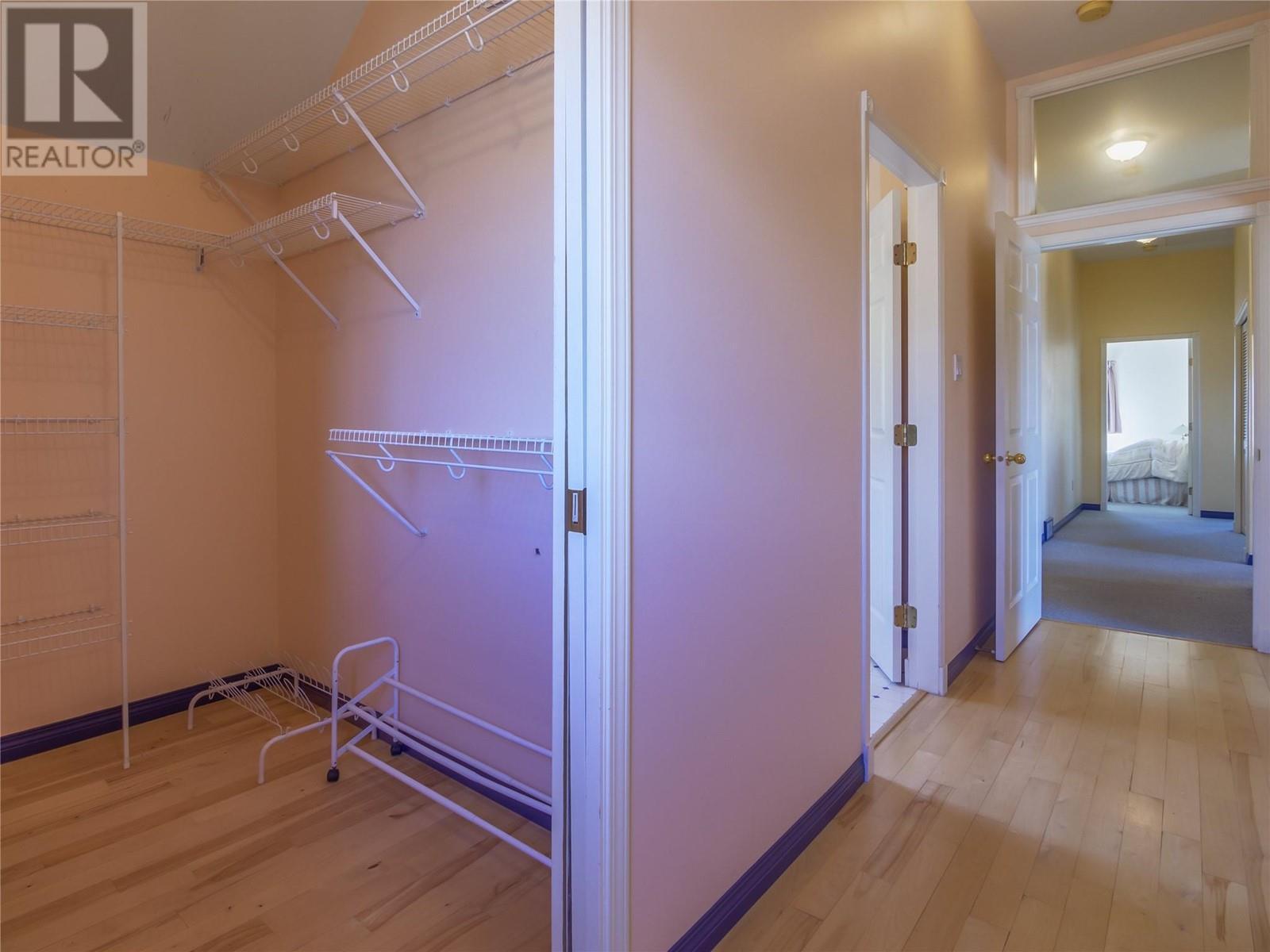 950 Boothe Road, Naramata, BC - Indoor