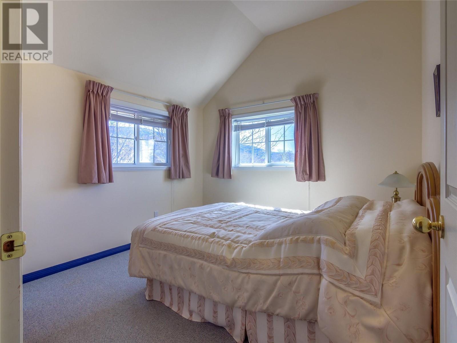 950 Boothe Road, Naramata, BC - Indoor Photo Showing Bedroom