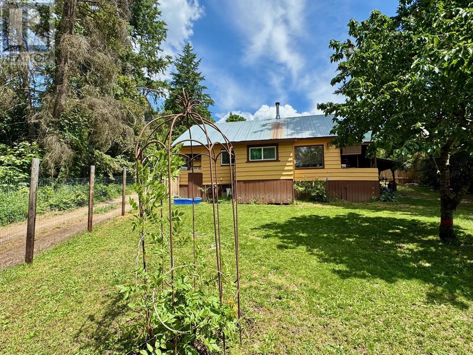 5128 Duck Creek Road, Wynndel, BC - Outdoor