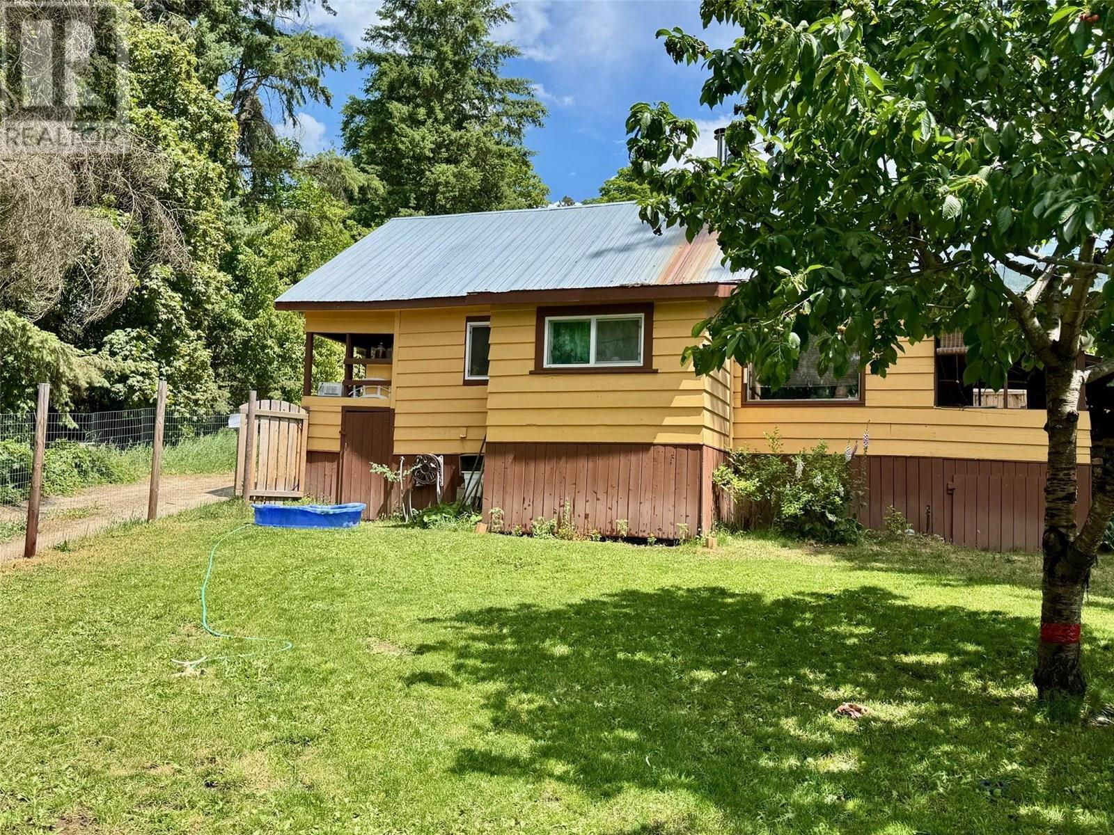 5128 Duck Creek Road, Wynndel, BC - Outdoor