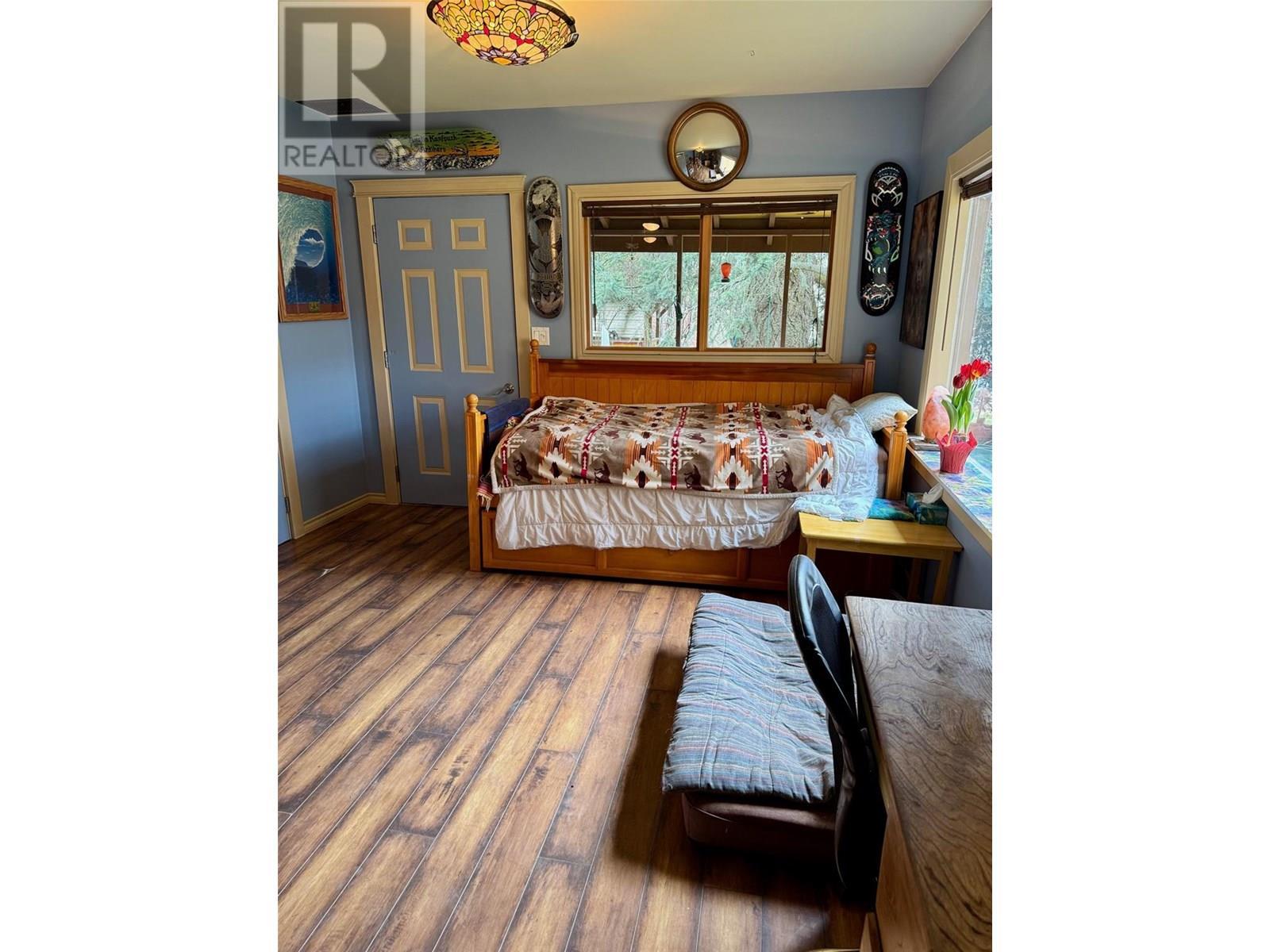 5128 Duck Creek Road, Wynndel, BC - Indoor Photo Showing Bedroom