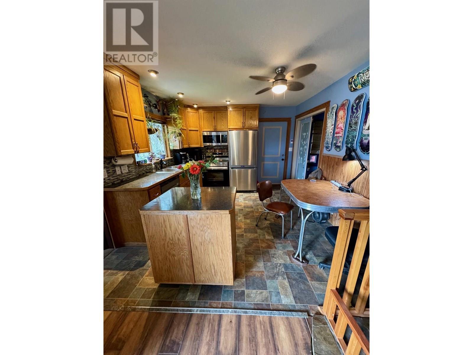 5128 Duck Creek Road, Wynndel, BC - Indoor