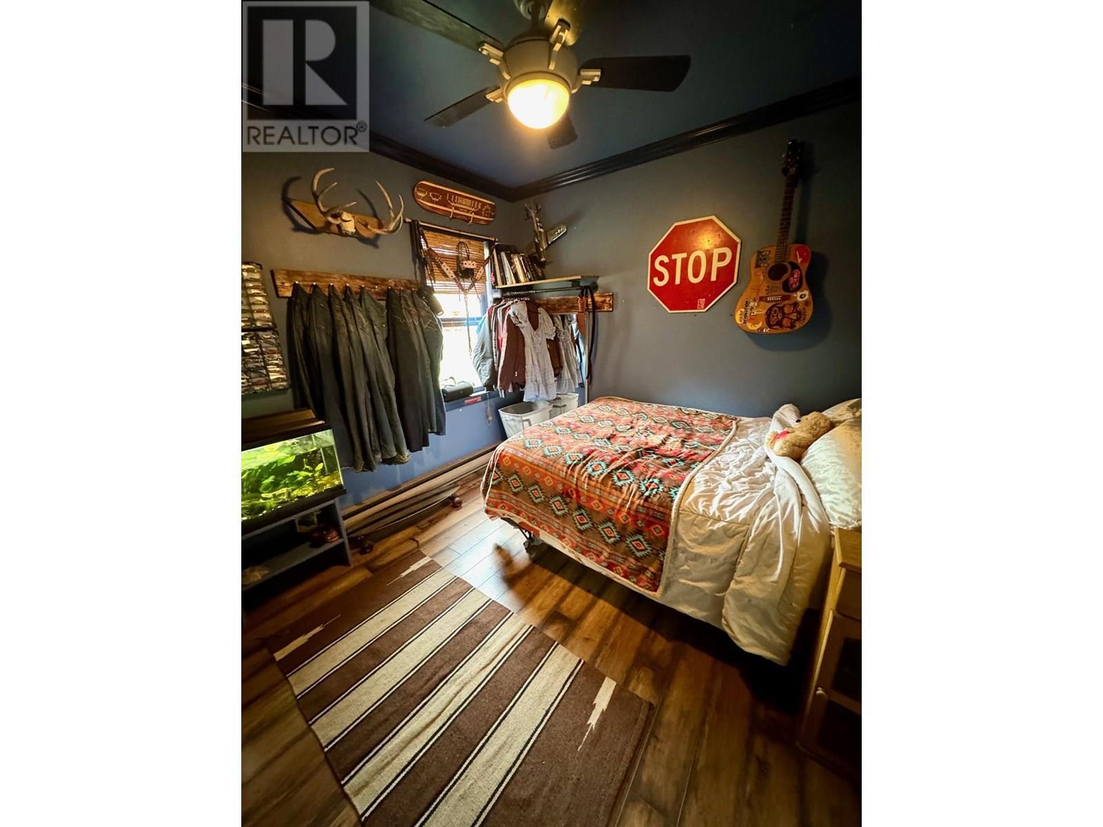 5128 Duck Creek Road, Wynndel, BC - Indoor Photo Showing Bedroom