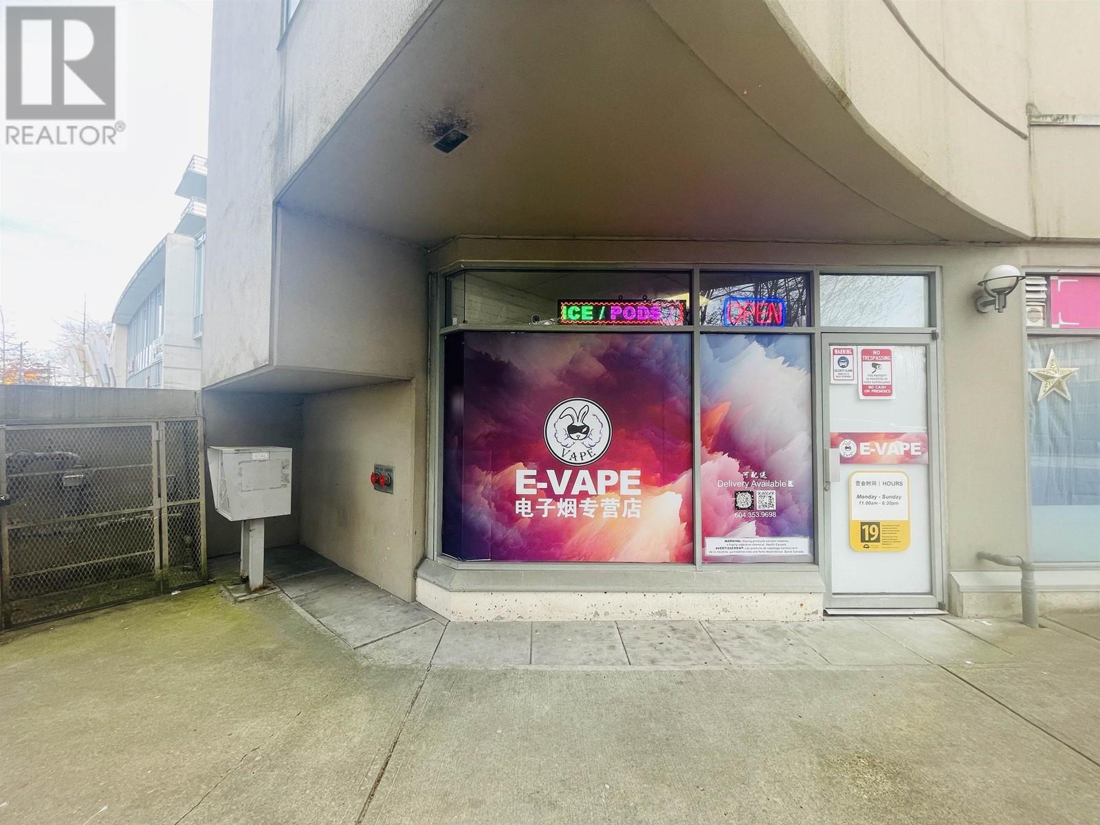 100 8240 Lansdowne Road, Richmond, BC