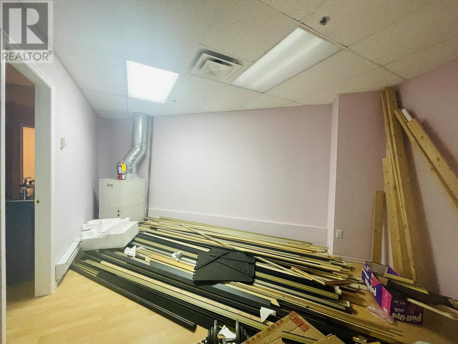 100 8240 Lansdowne Road, Richmond, BC