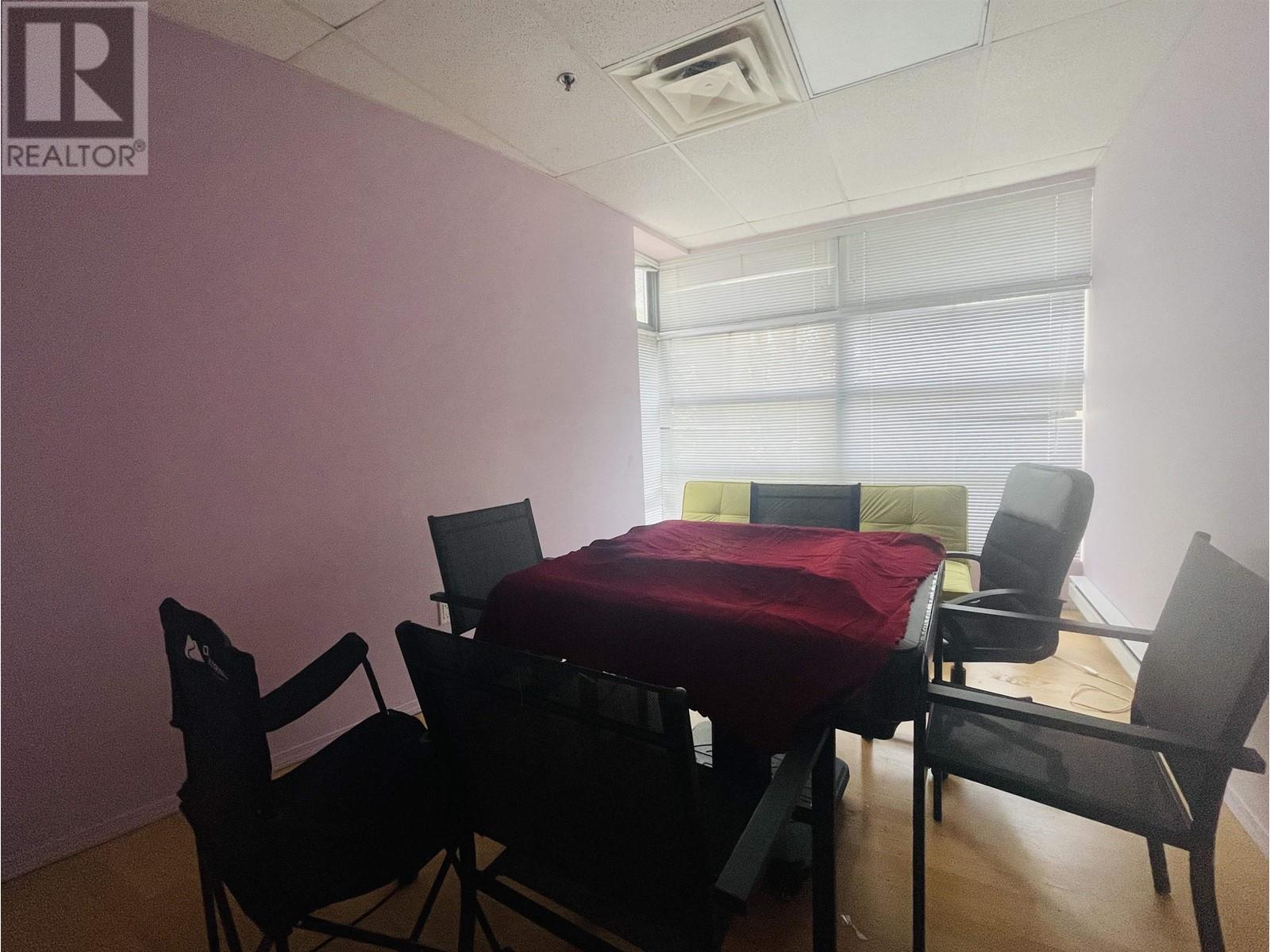 100 8240 Lansdowne Road, Richmond, BC