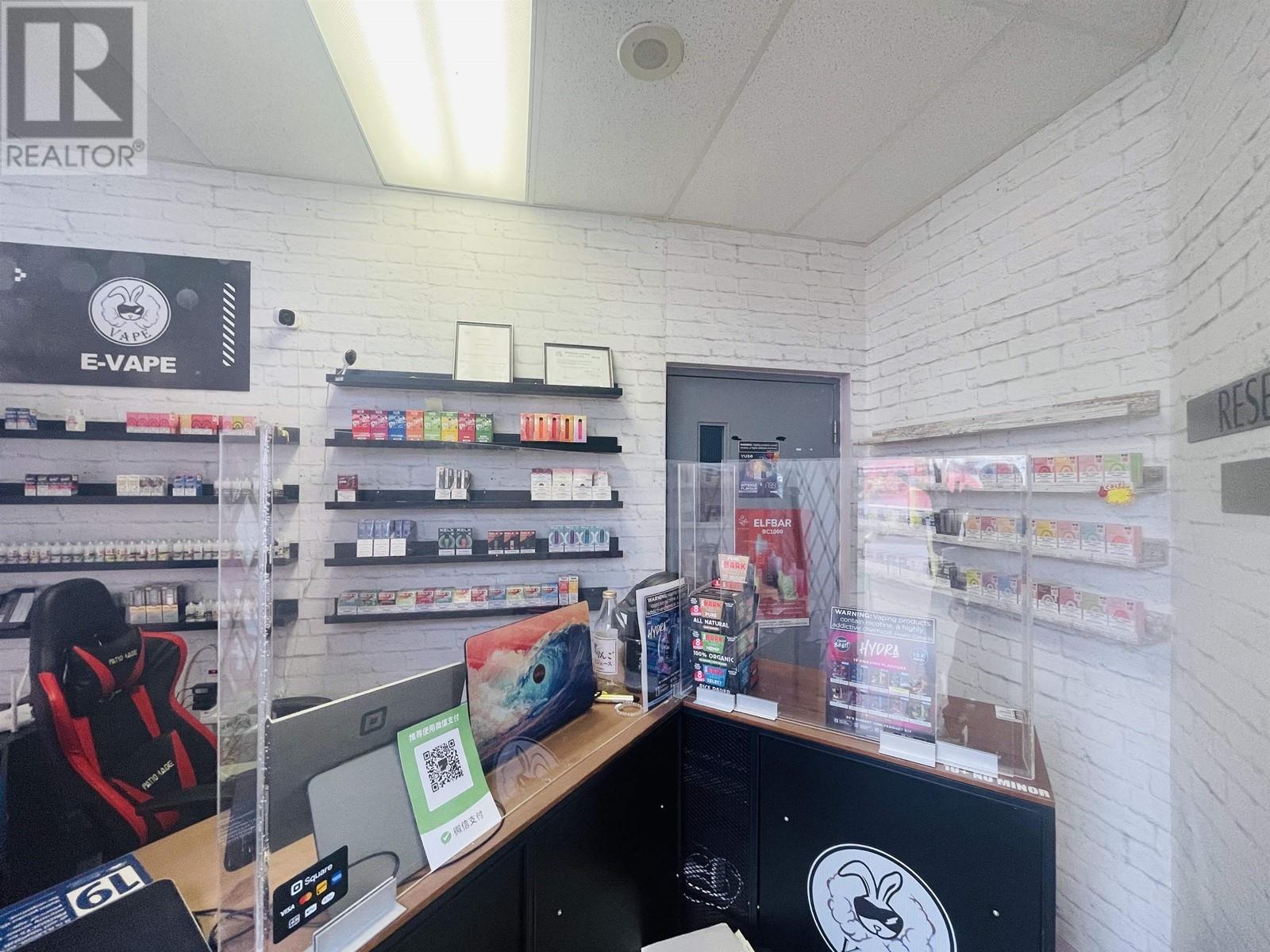 100 8240 Lansdowne Road, Richmond, BC