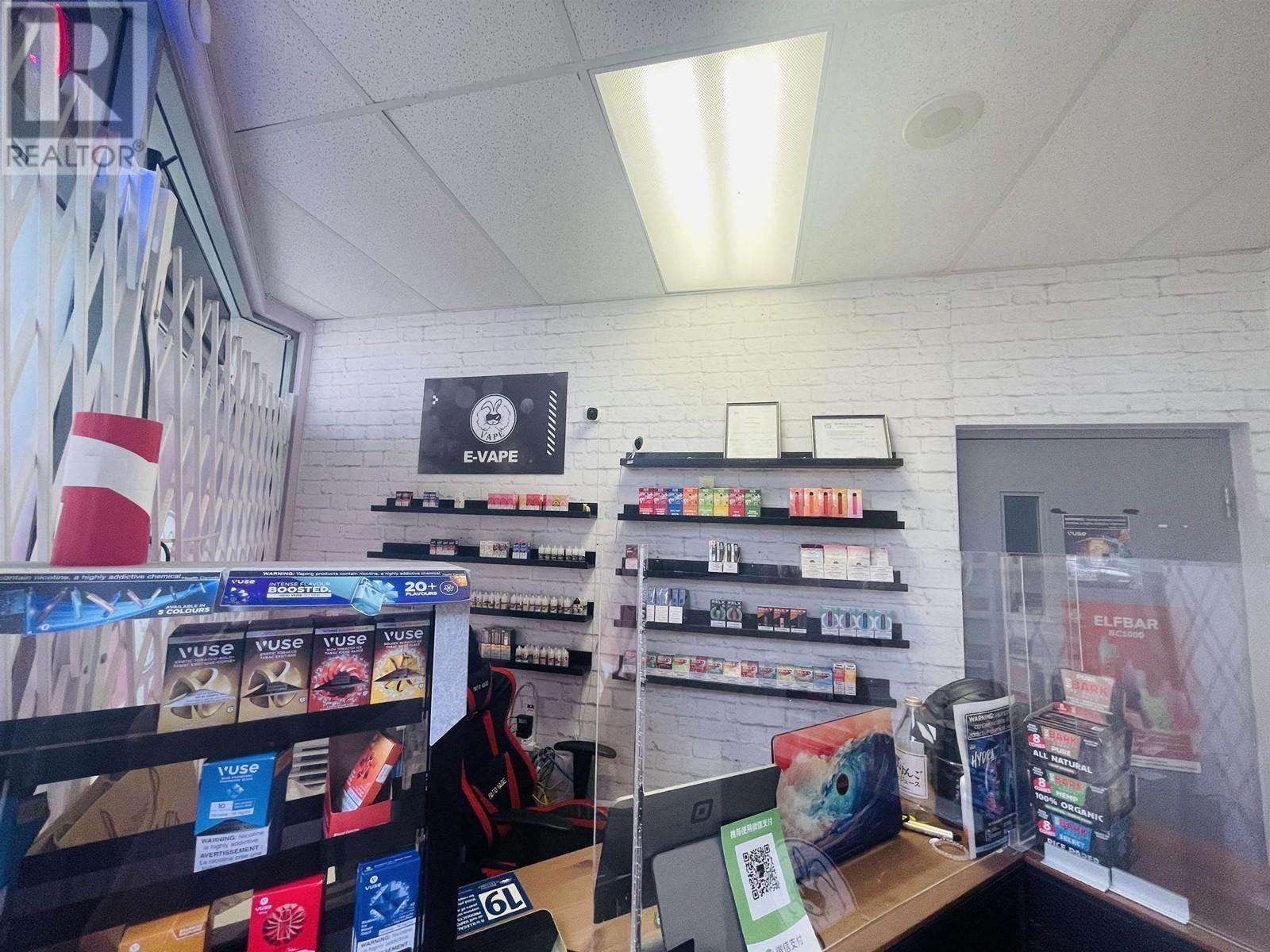 100 8240 Lansdowne Road, Richmond, BC