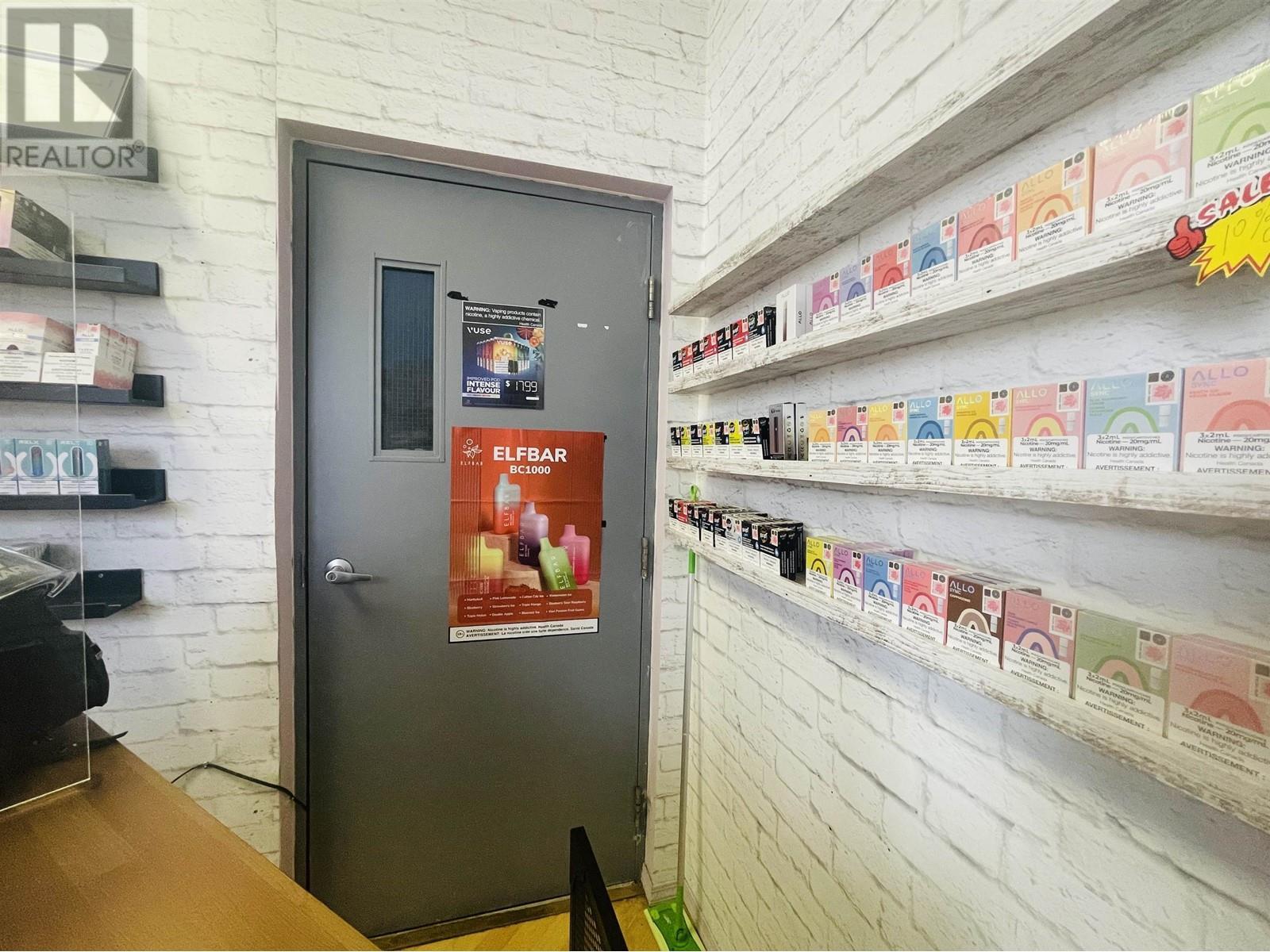 100 8240 Lansdowne Road, Richmond, BC