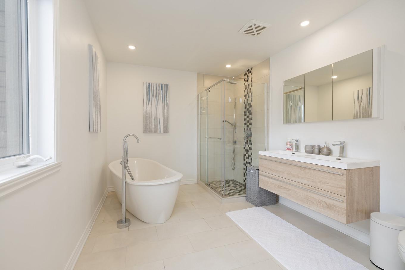 Salle de bains attenante à la CCP - 706 Rue Des Châtaigniers, Pincourt, QC - Indoor Photo Showing Bathroom