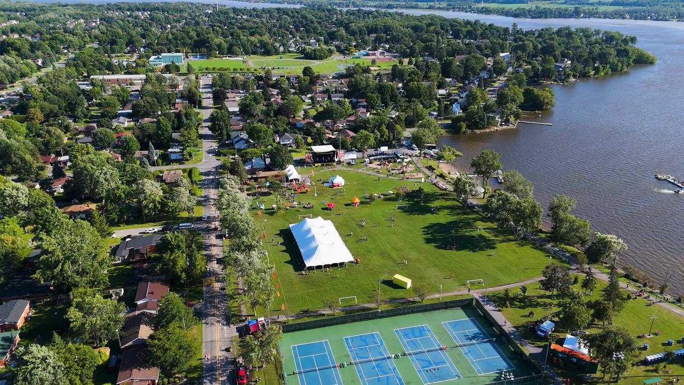 Photo aérienne - 706 Rue Des Châtaigniers, Pincourt, QC - Outdoor With Body Of Water With View