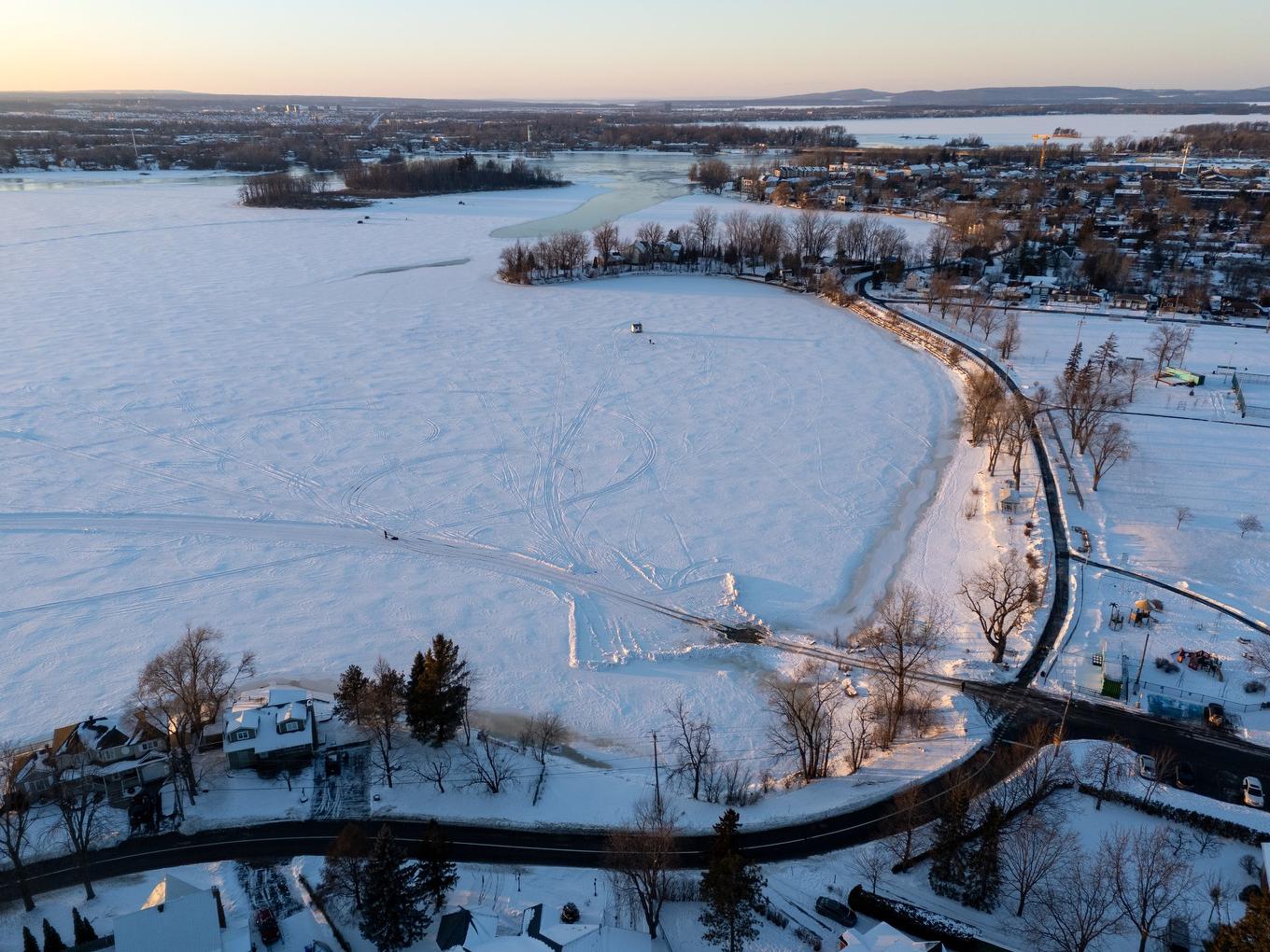 Photo aérienne - 706 Rue Des Châtaigniers, Pincourt, QC - Outdoor With Body Of Water With View