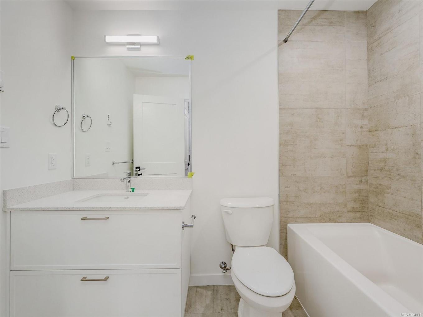 312-654 Granderson Rd, Langford, BC - Indoor Photo Showing Bathroom
