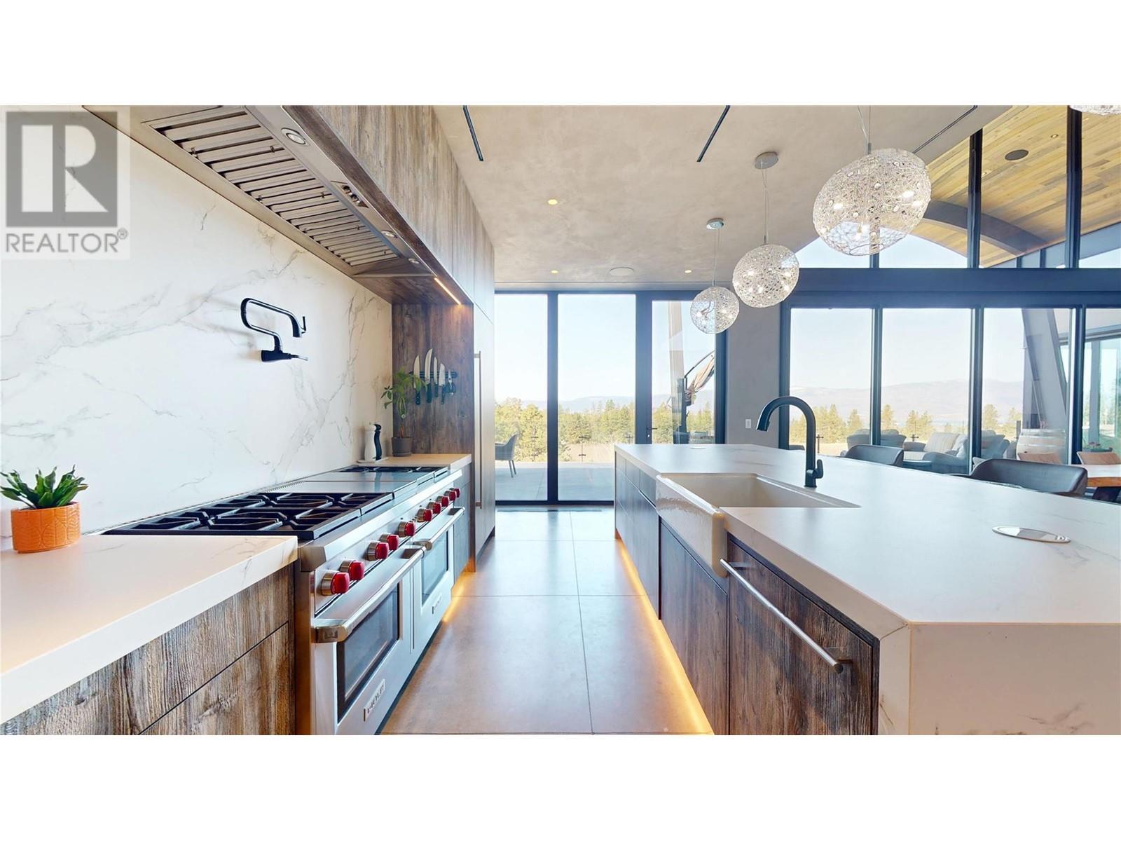 4275 Todd Road, Kelowna, BC - Indoor Photo Showing Kitchen With Upgraded Kitchen