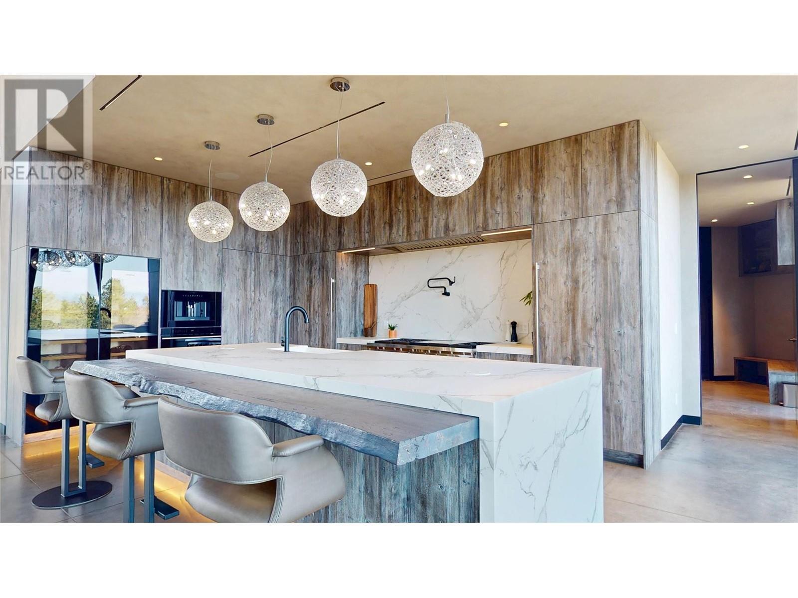 4275 Todd Road, Kelowna, BC - Indoor Photo Showing Other Room