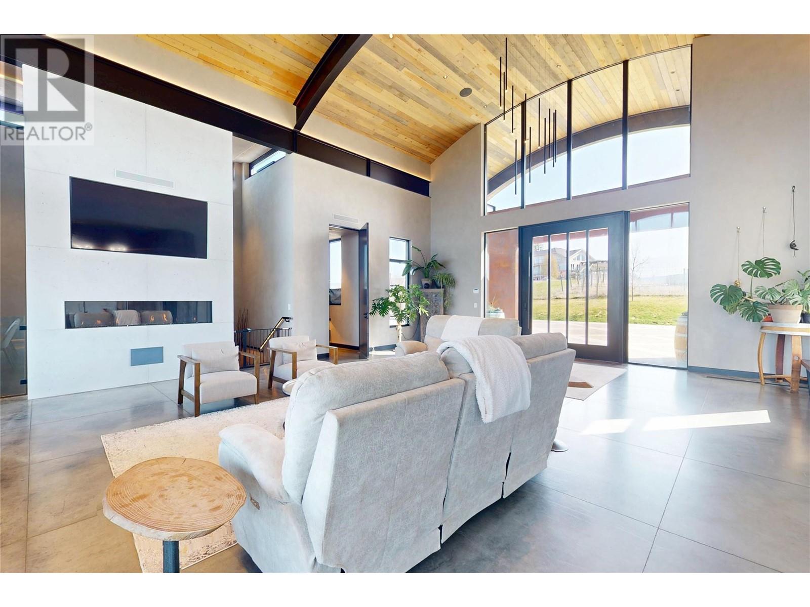 4275 Todd Road, Kelowna, BC - Indoor