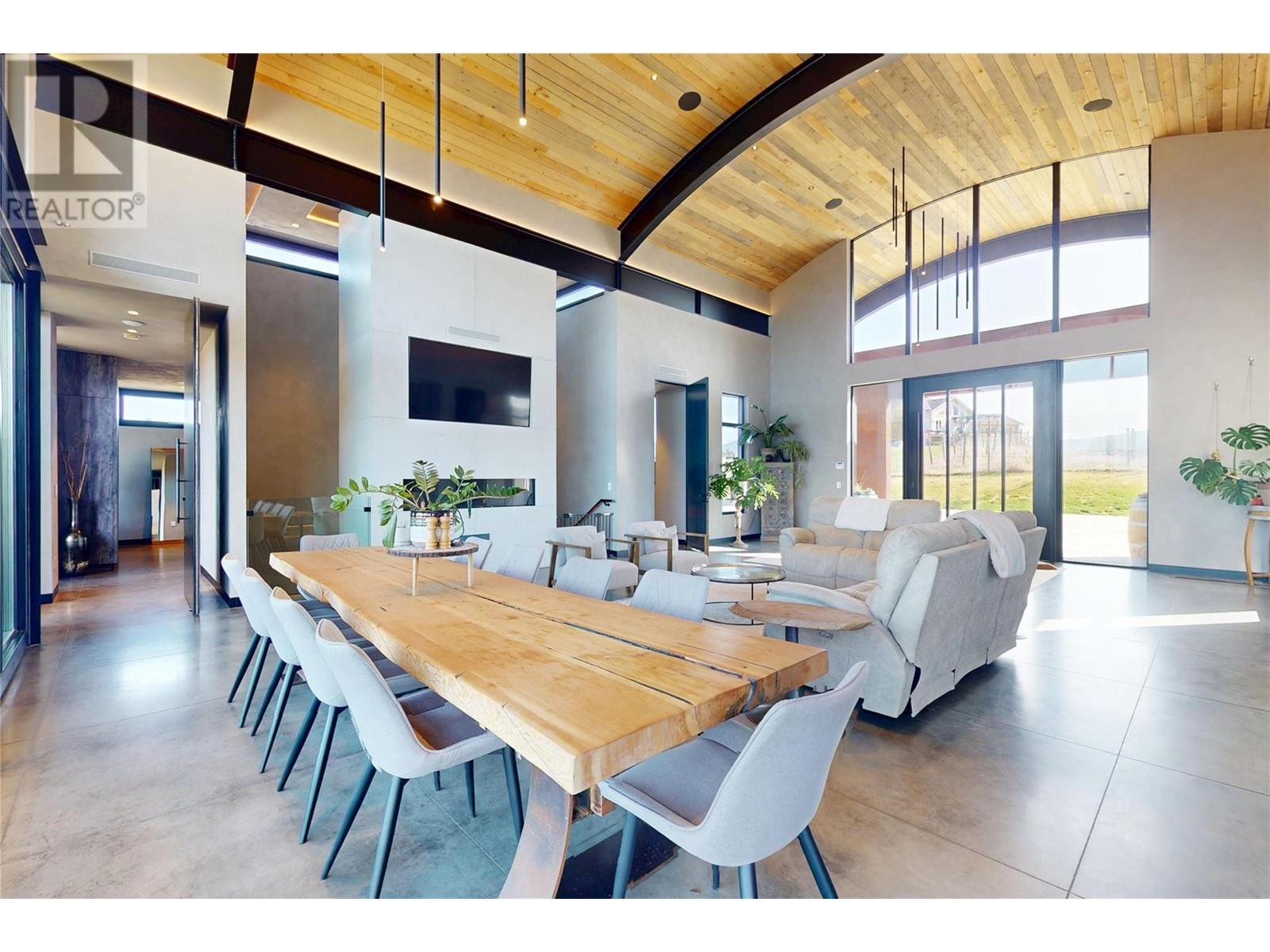 4275 Todd Road, Kelowna, BC - Indoor Photo Showing Dining Room
