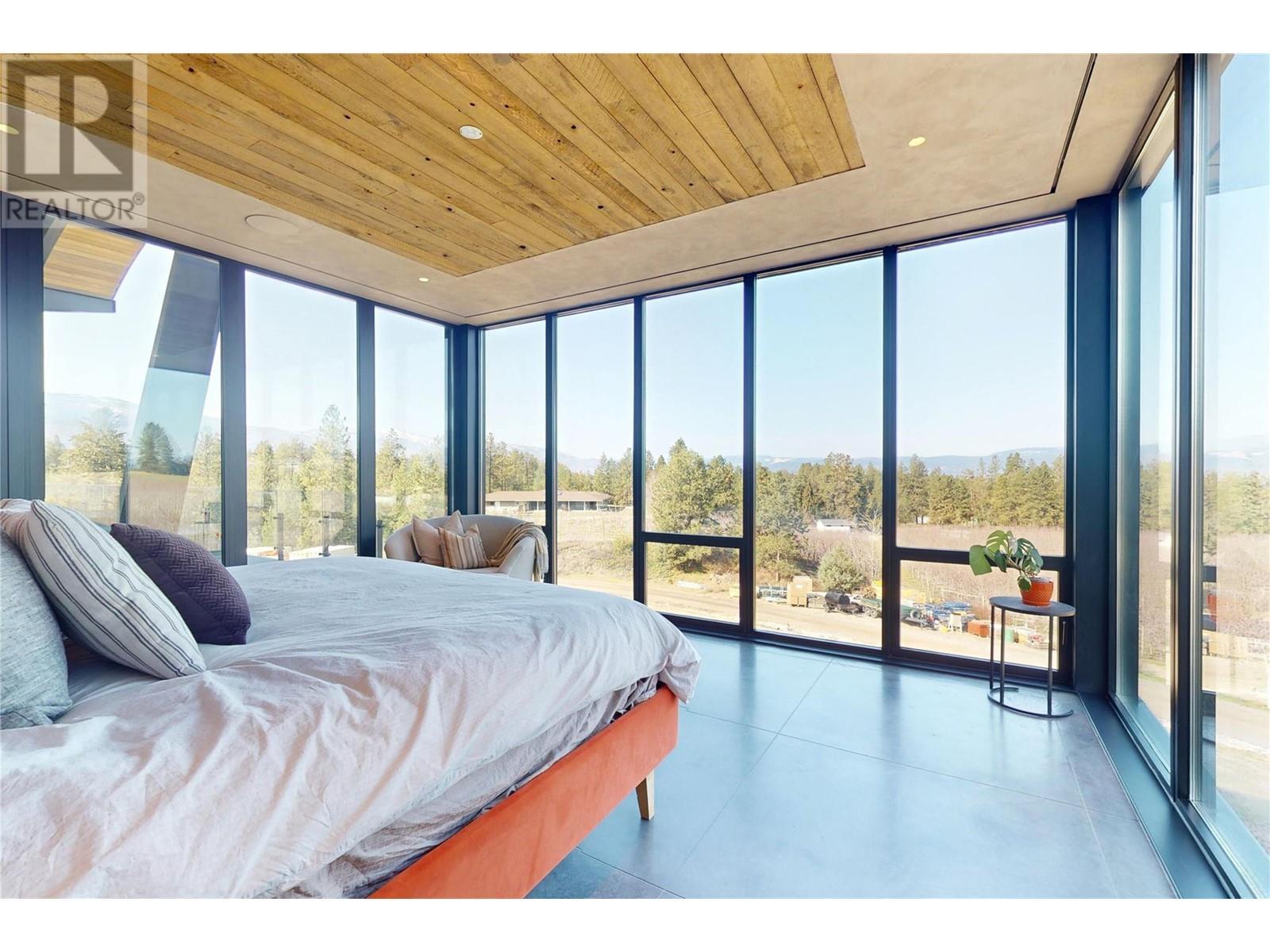 4275 Todd Road, Kelowna, BC - Indoor Photo Showing Bedroom