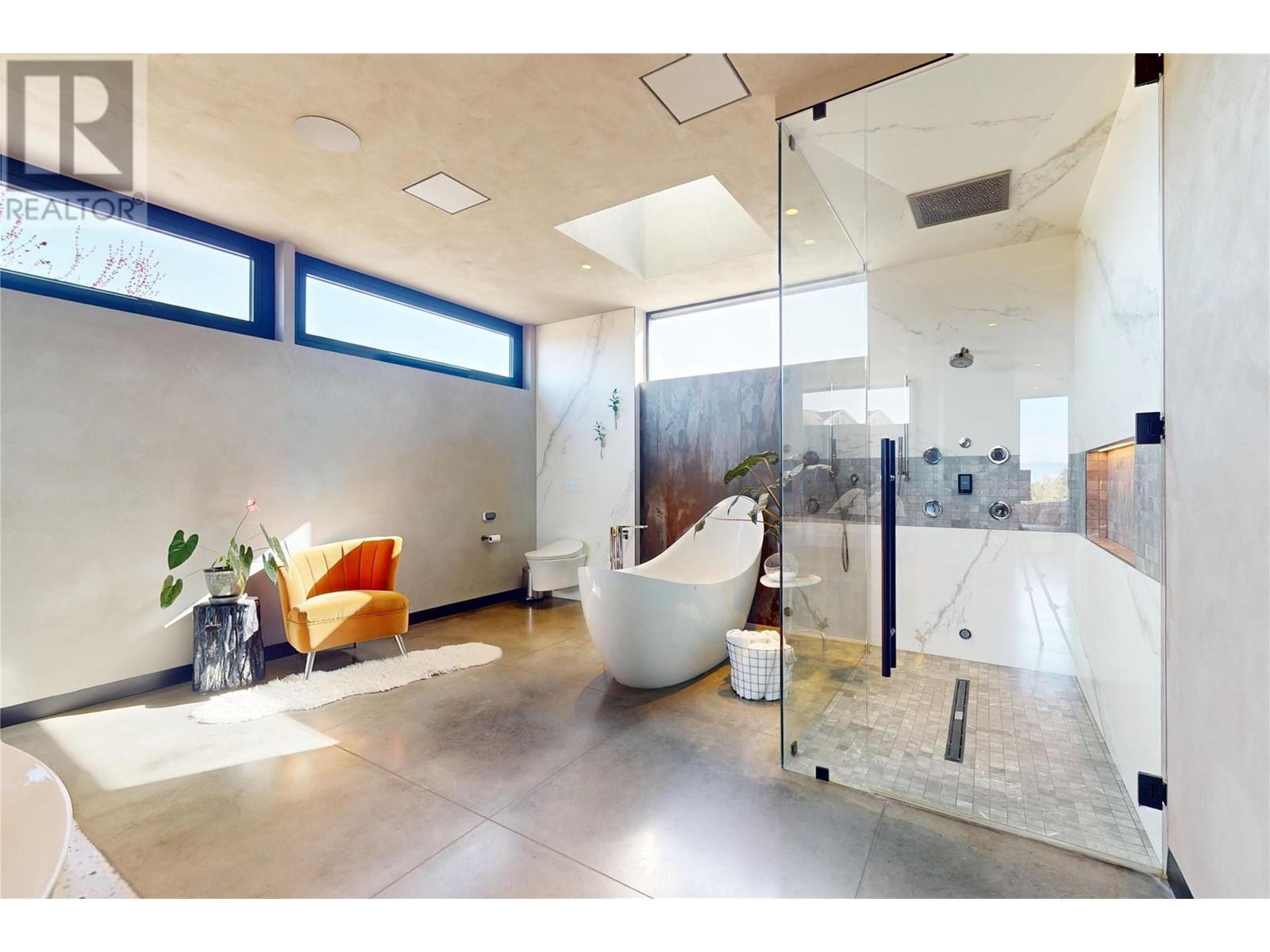 Spa like ensuite w/smart shower and bidet - 4275 Todd Road, Kelowna, BC - Indoor