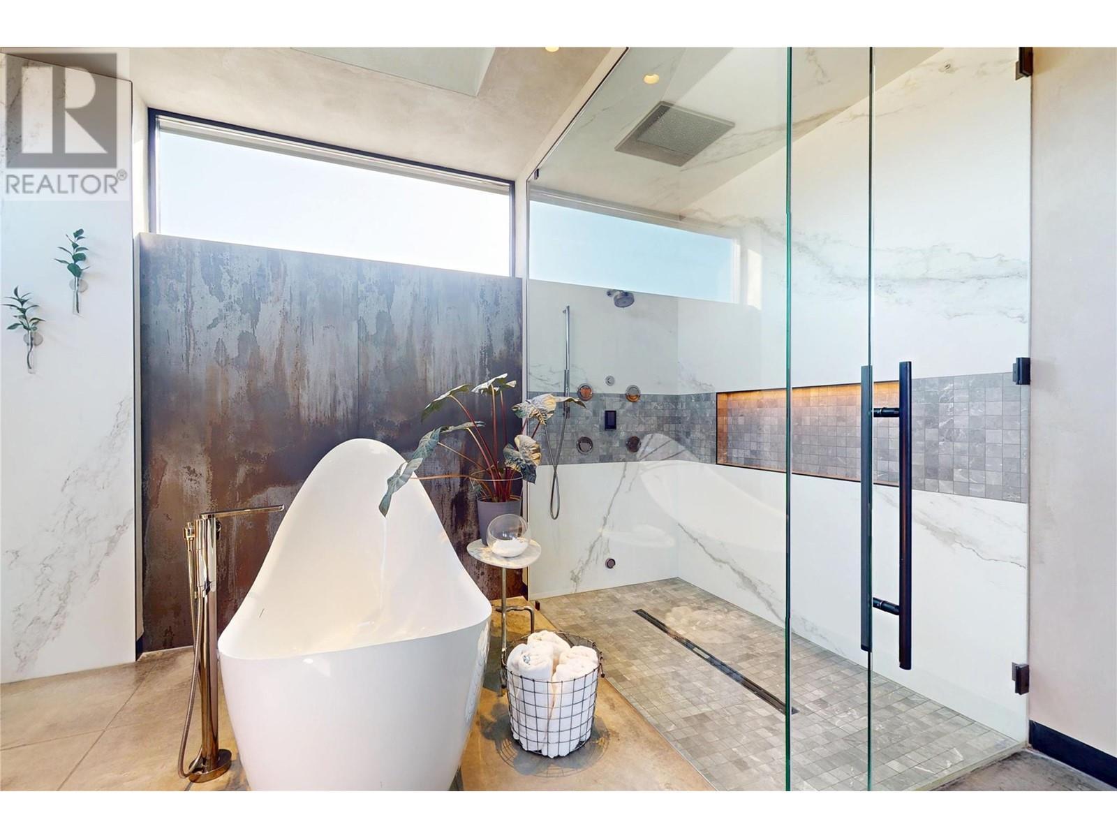 4275 Todd Road, Kelowna, BC - Indoor Photo Showing Bathroom