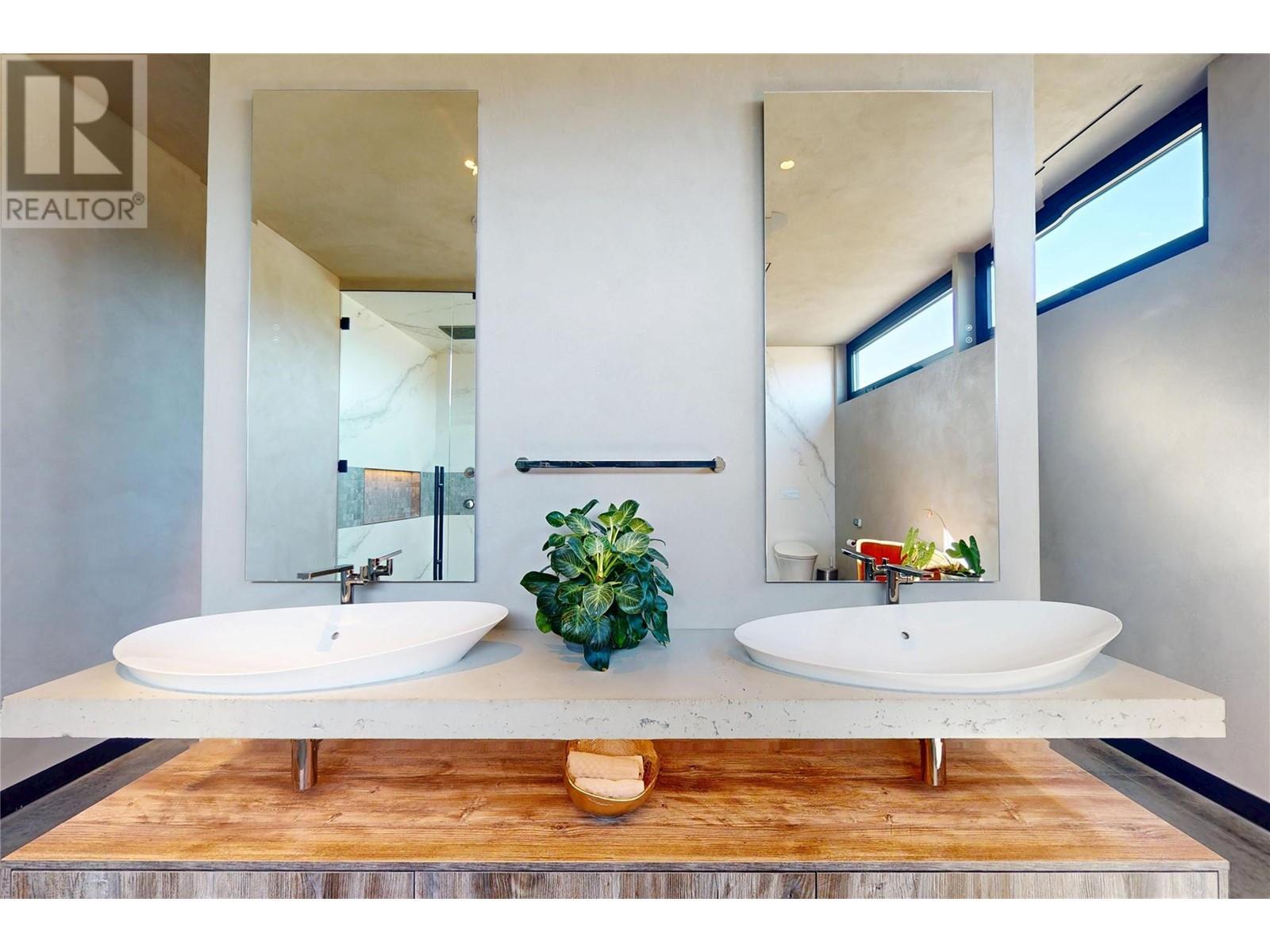 4275 Todd Road, Kelowna, BC - Indoor Photo Showing Bathroom