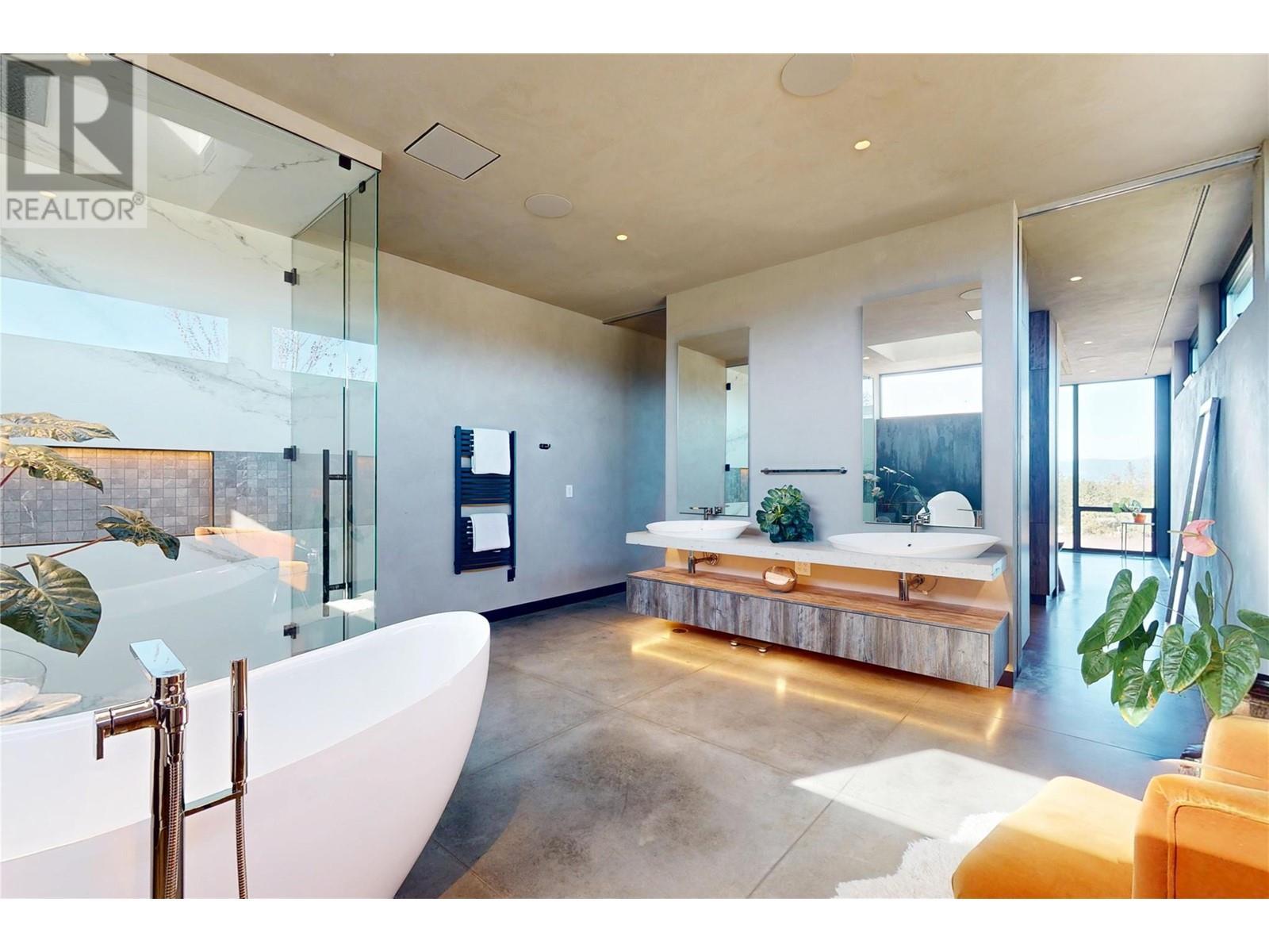 4275 Todd Road, Kelowna, BC - Indoor Photo Showing Bathroom