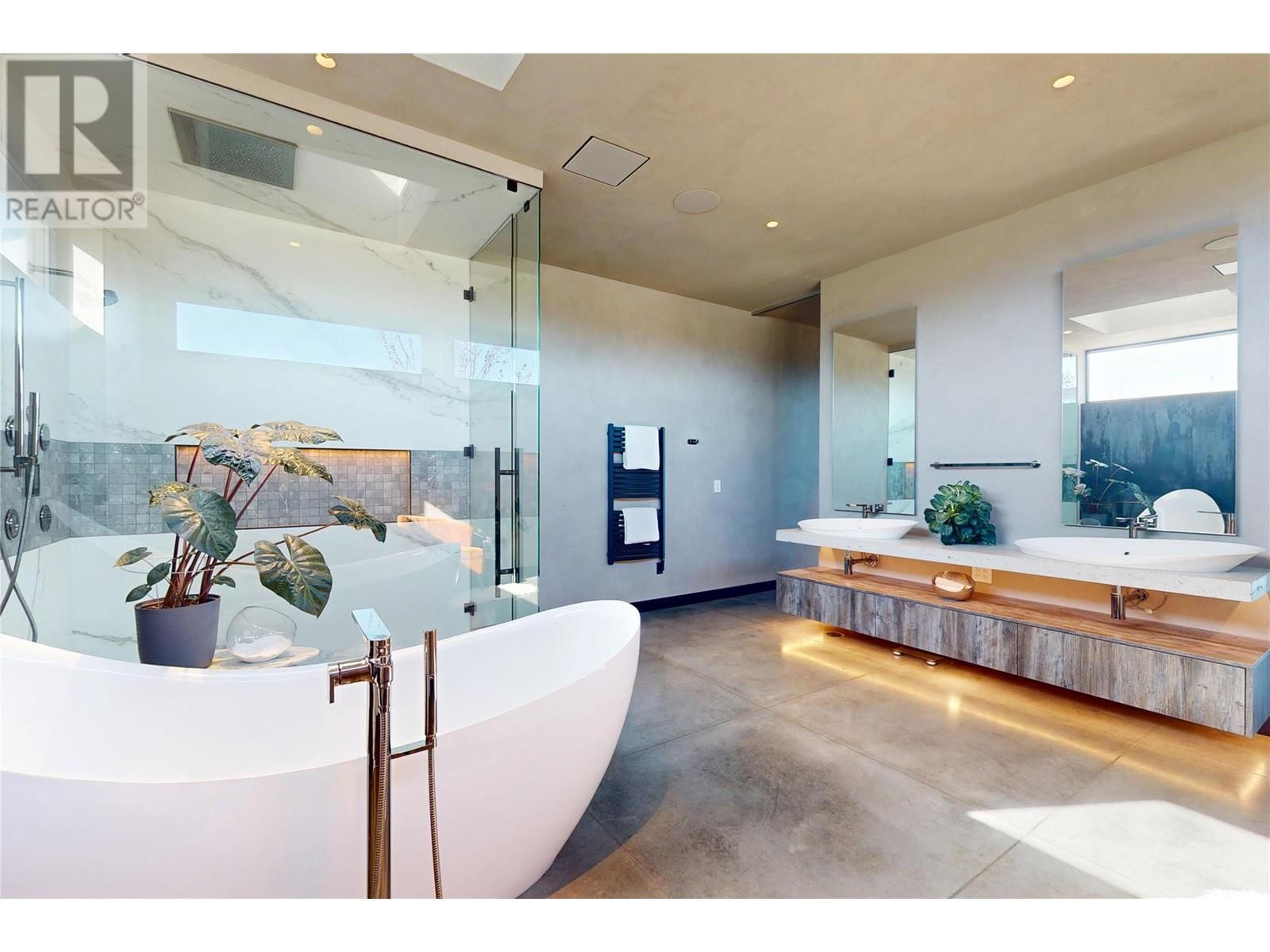 4275 Todd Road, Kelowna, BC - Indoor Photo Showing Bathroom