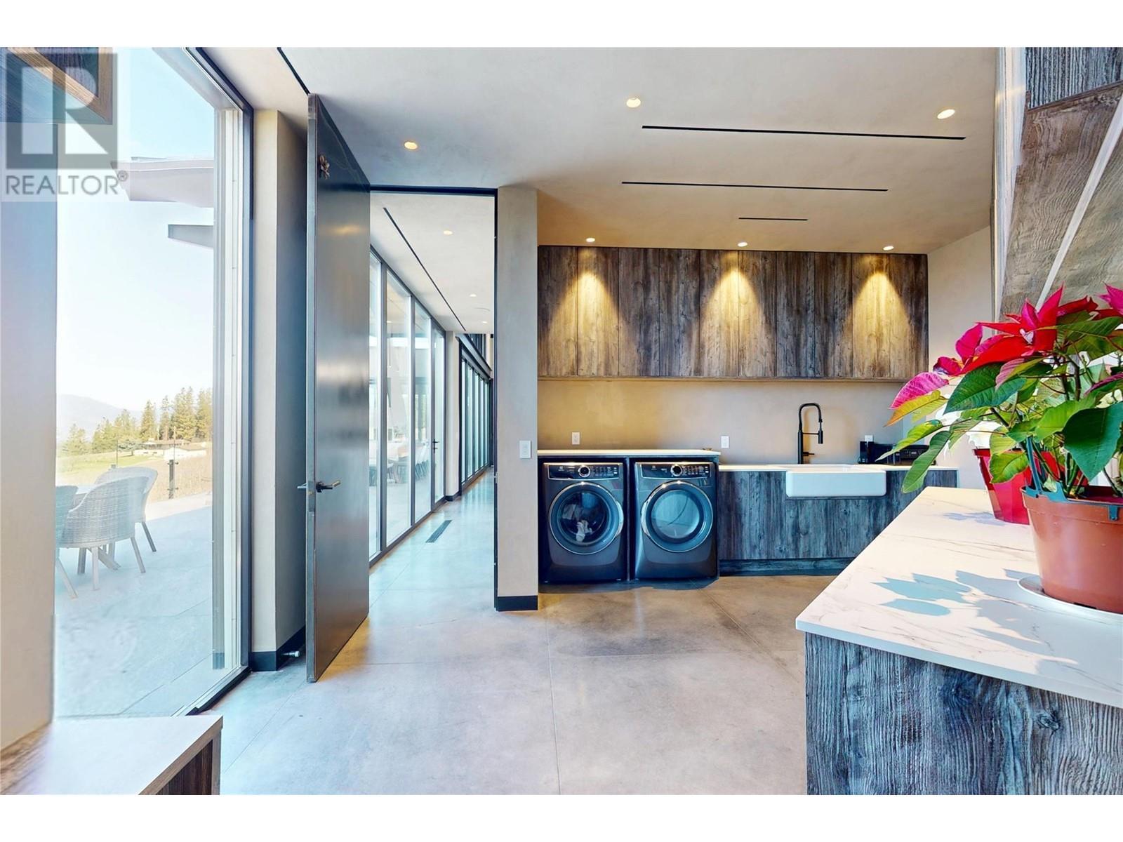 4275 Todd Road, Kelowna, BC - Indoor Photo Showing Other Room