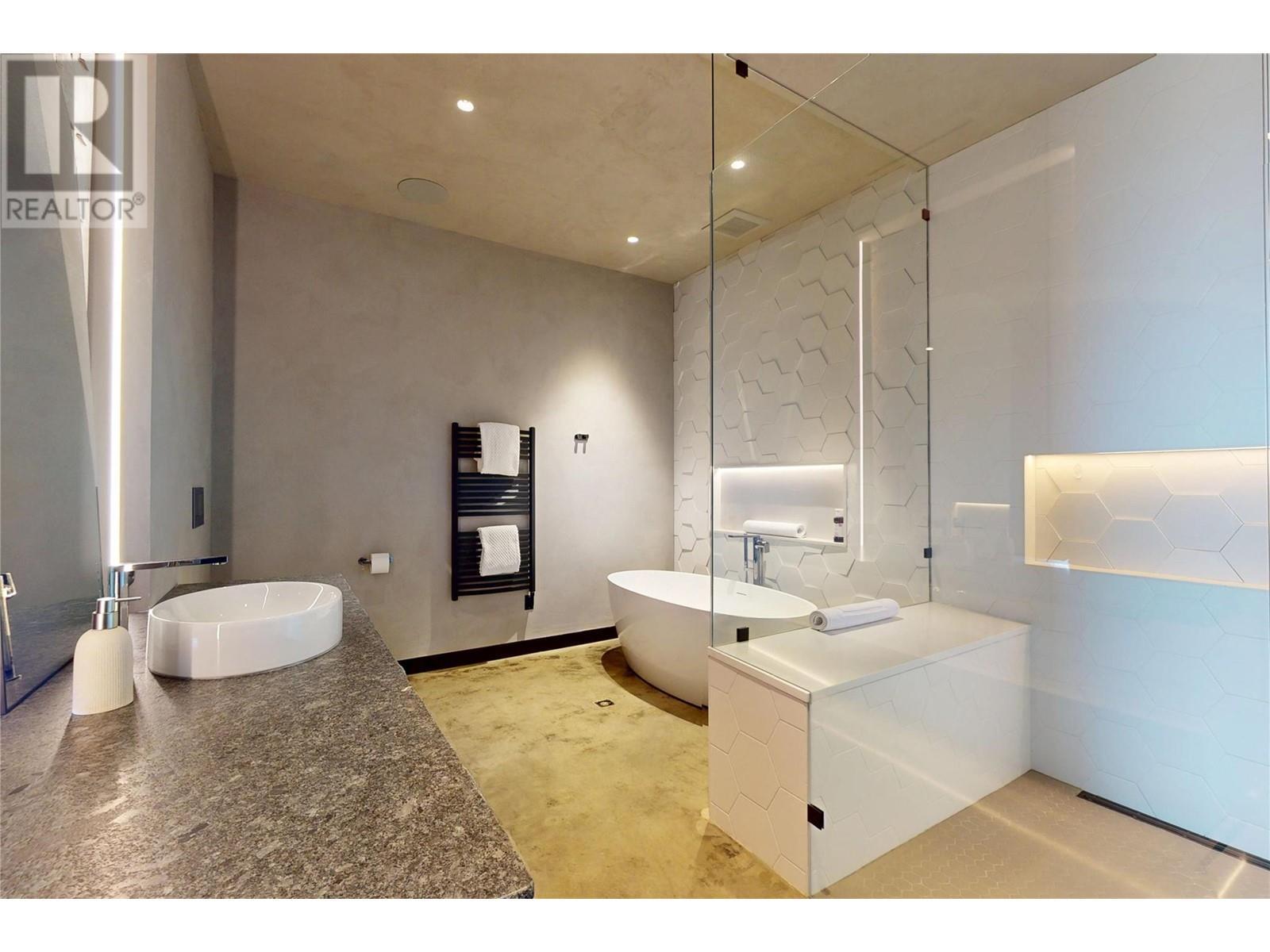 4275 Todd Road, Kelowna, BC - Indoor Photo Showing Bathroom