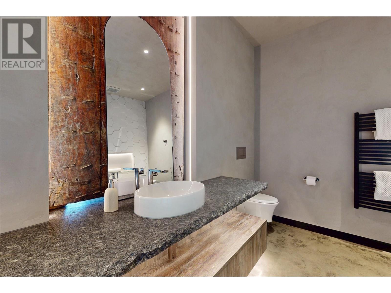 4275 Todd Road, Kelowna, BC - Indoor Photo Showing Bathroom