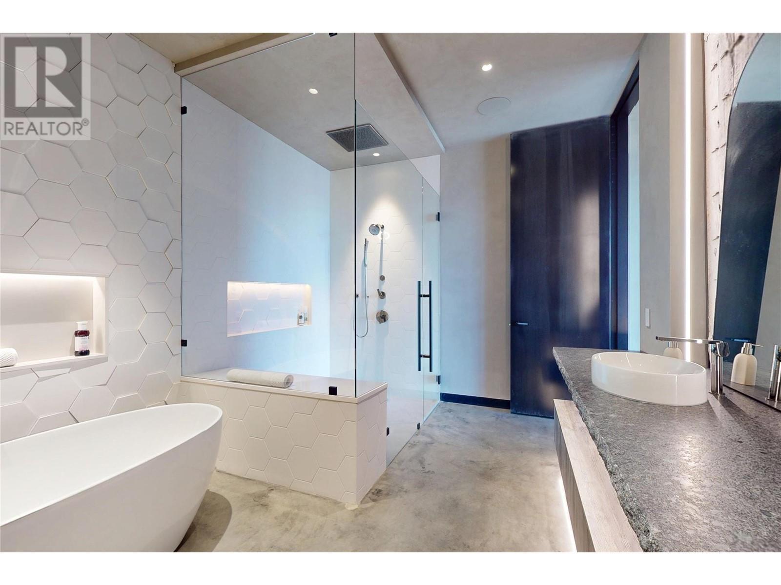 4275 Todd Road, Kelowna, BC - Indoor Photo Showing Other Room