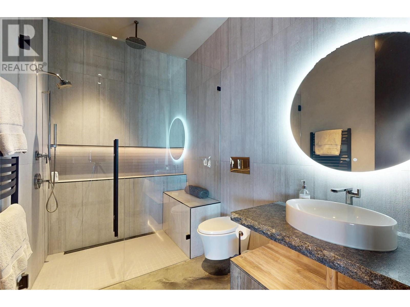 4275 Todd Road, Kelowna, BC - Indoor Photo Showing Bathroom