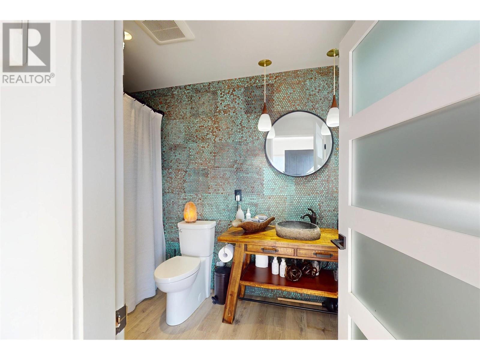 4275 Todd Road, Kelowna, BC - Indoor Photo Showing Bathroom