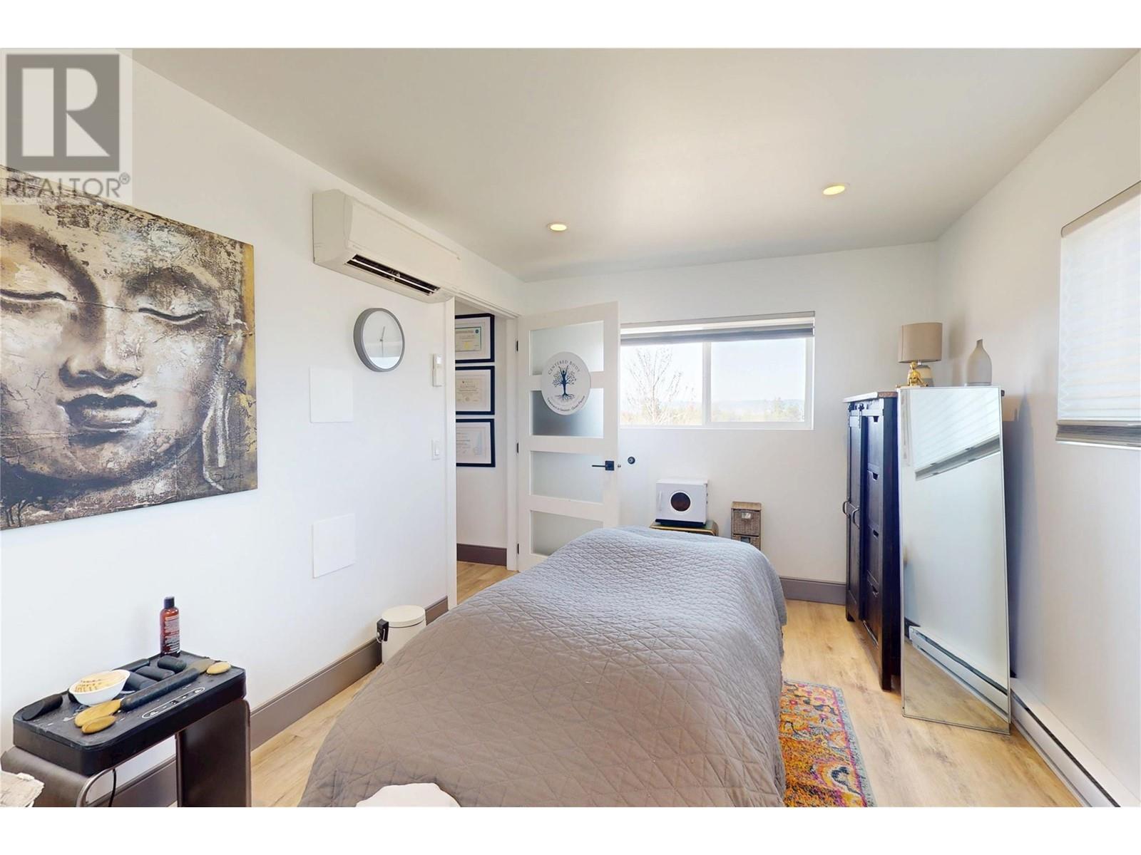 4275 Todd Road, Kelowna, BC - Indoor Photo Showing Bedroom