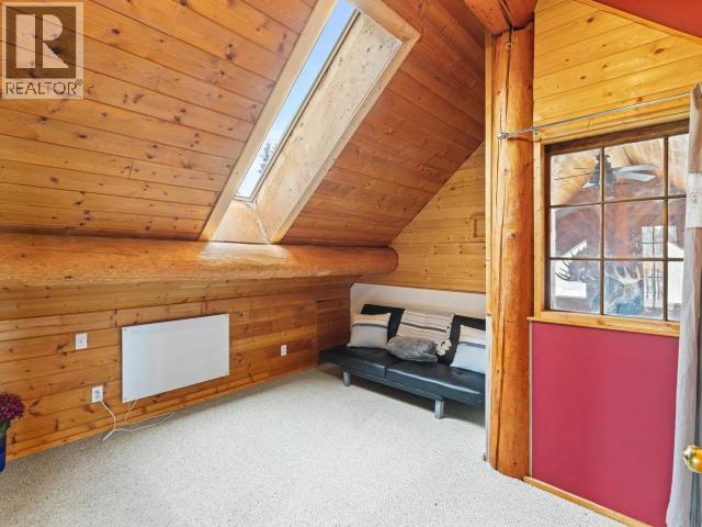 103084 Alaska Highway, Haines Junction, YT - Indoor Photo Showing Other Room