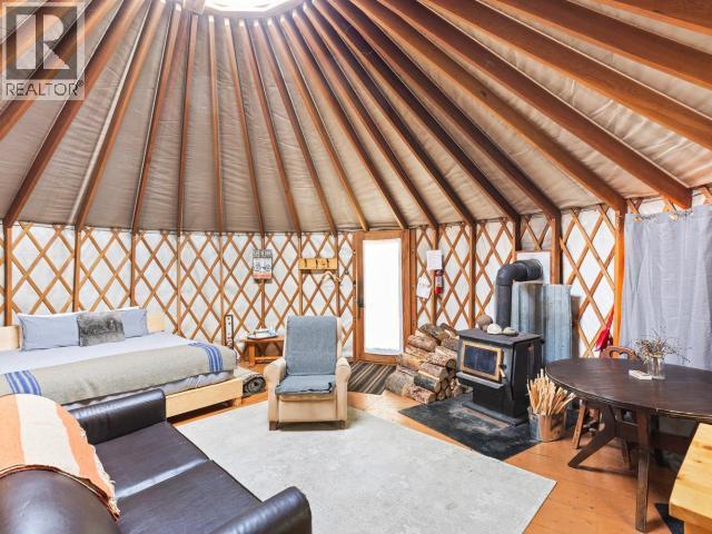 103084 Alaska Highway, Haines Junction, YT - Indoor With Fireplace