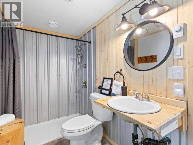 103084 Alaska Highway, Haines Junction, YT - Indoor Photo Showing Bathroom